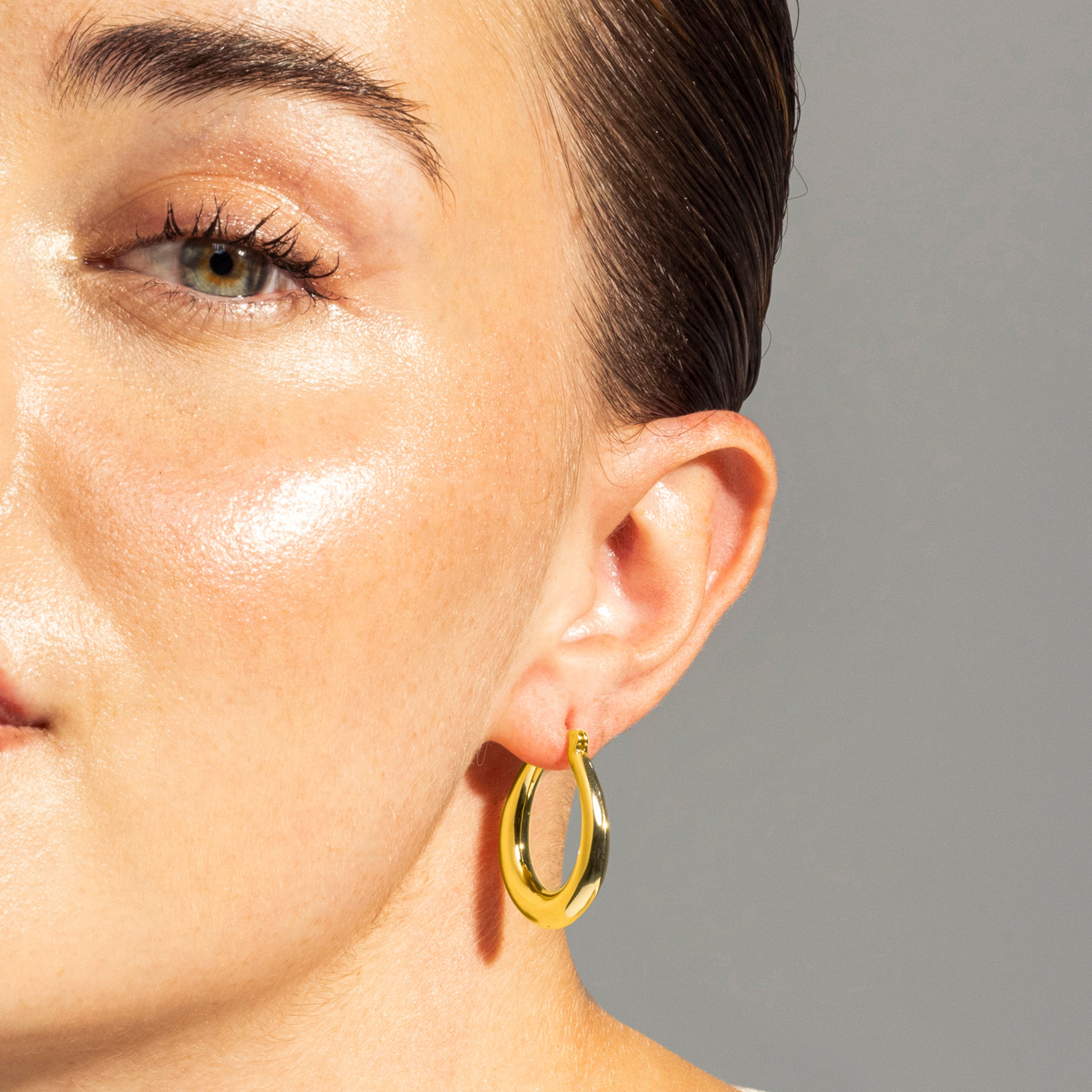 Brincos de 27mm de diâmetro acabamento Ouro Amarelo 18K - Oumy