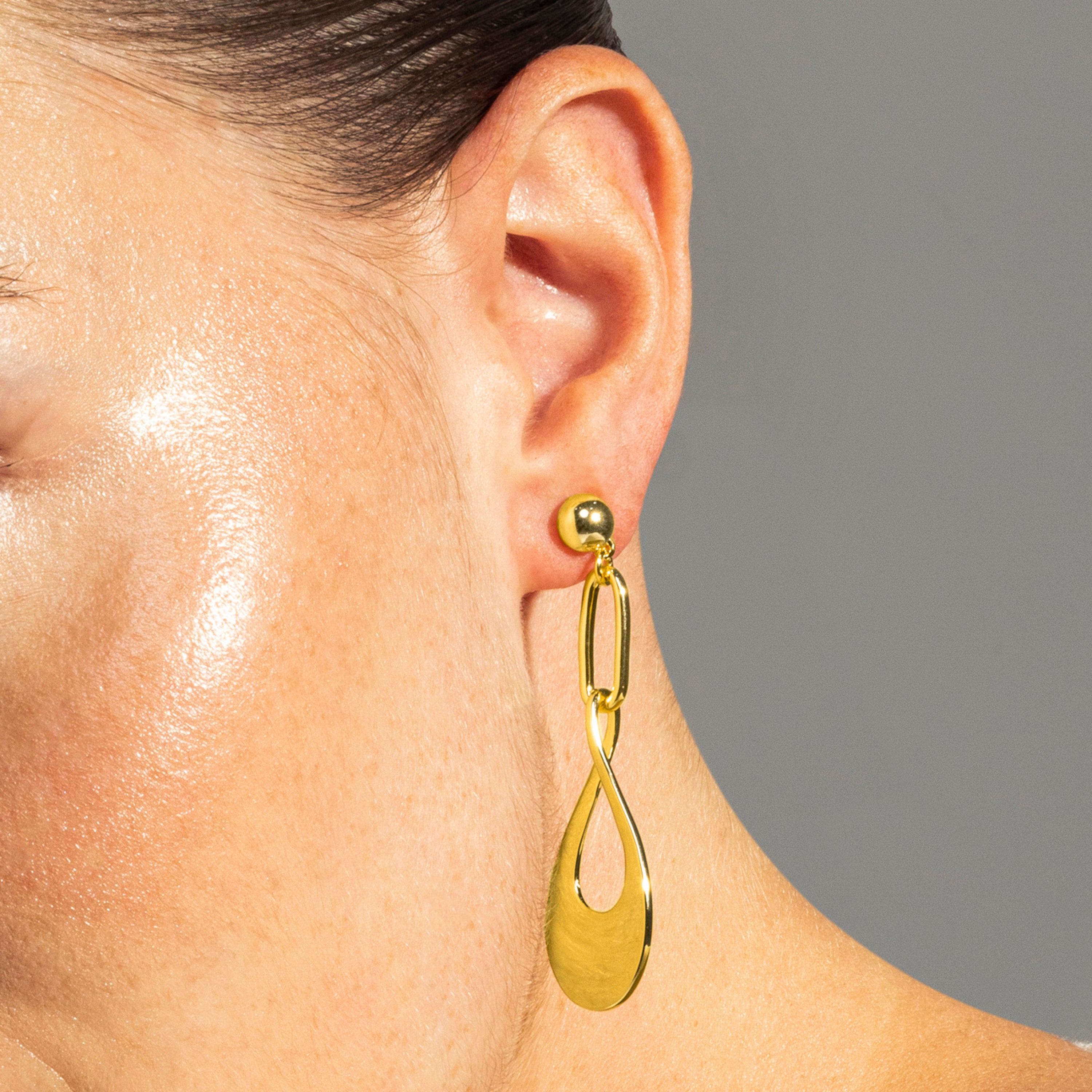 Brincos acabados em ouro amarelo 18K - Nkara