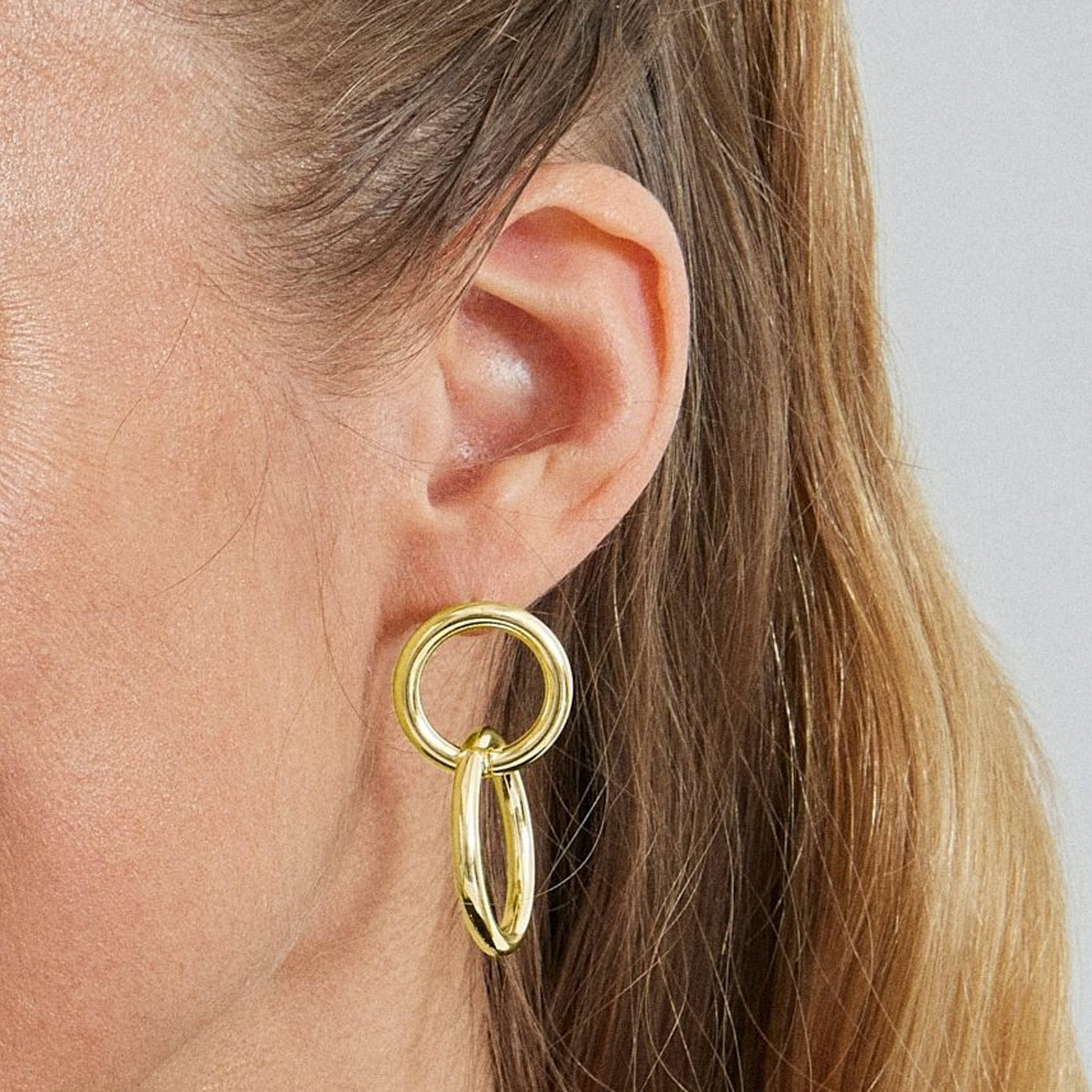 Brincos acabados em ouro amarelo 18K - Rada