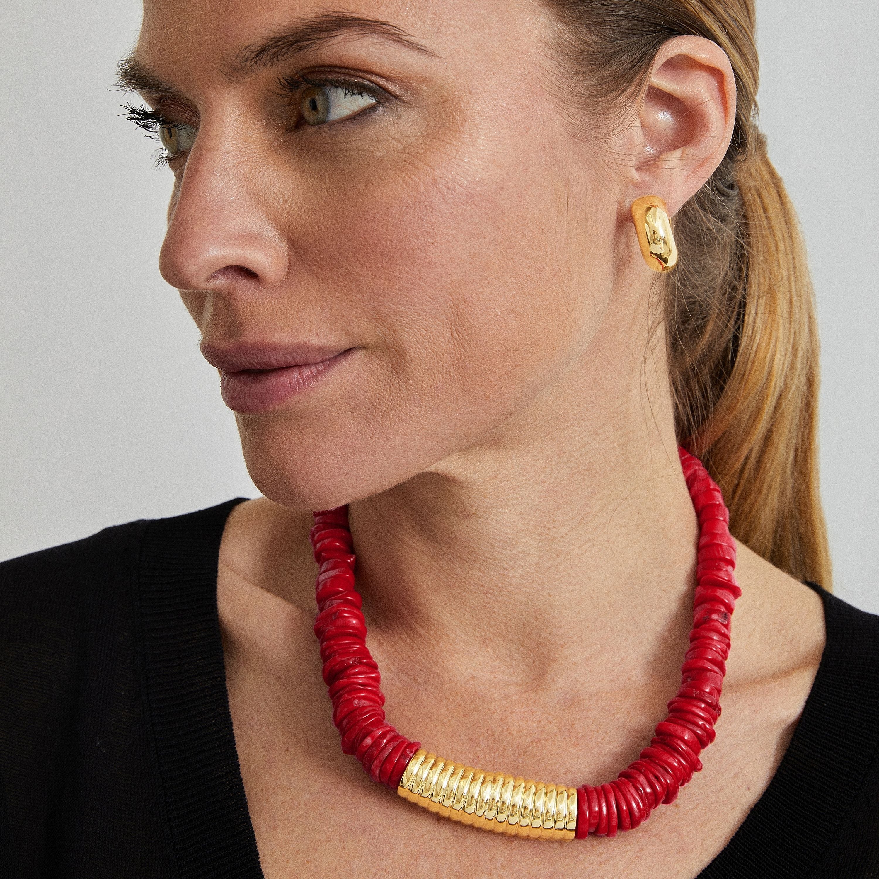 Brincos acabados em ouro amarelo 18K - Kevda