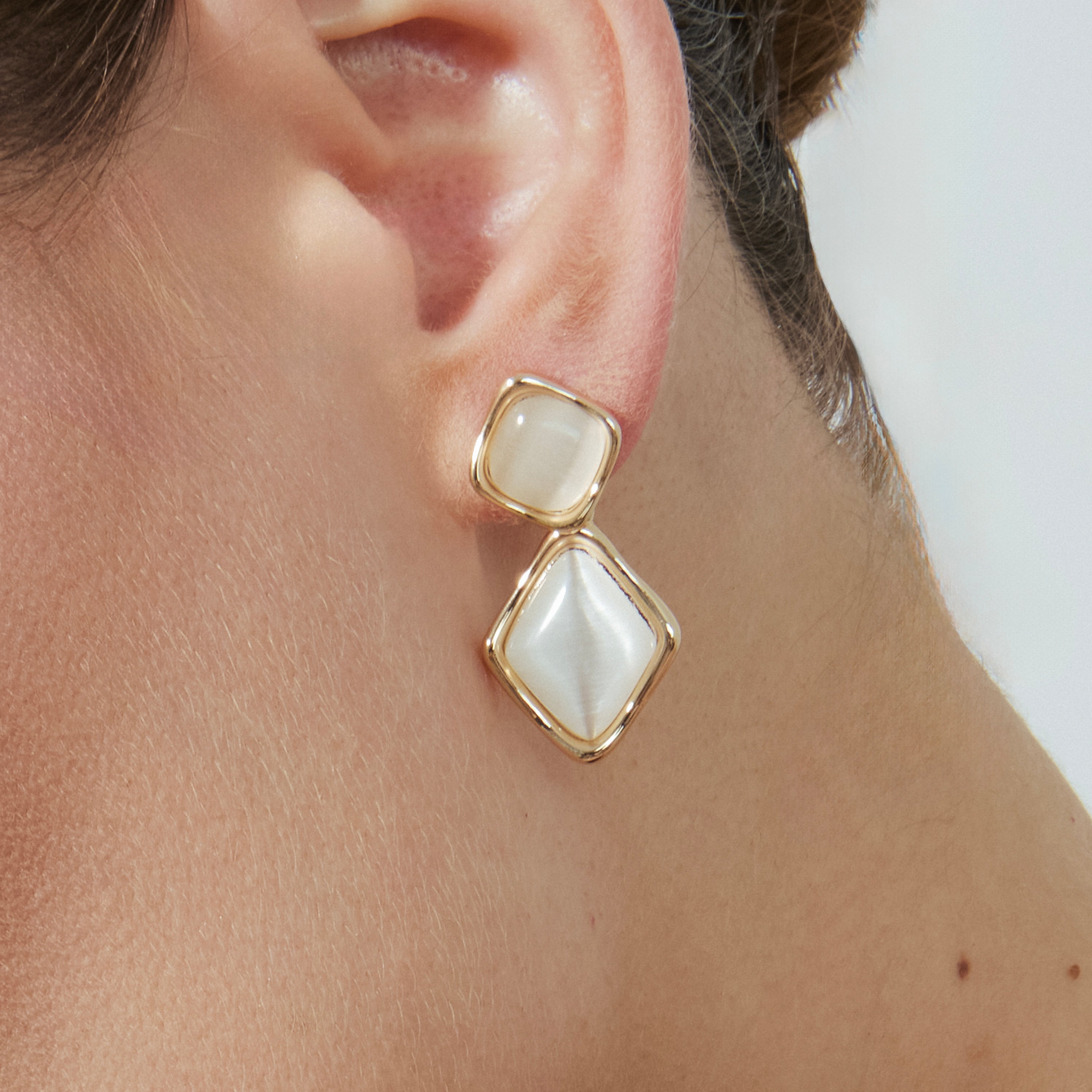 Pendientes de Madreperla Blanca acabados en oro amarillo 18K - Zahere