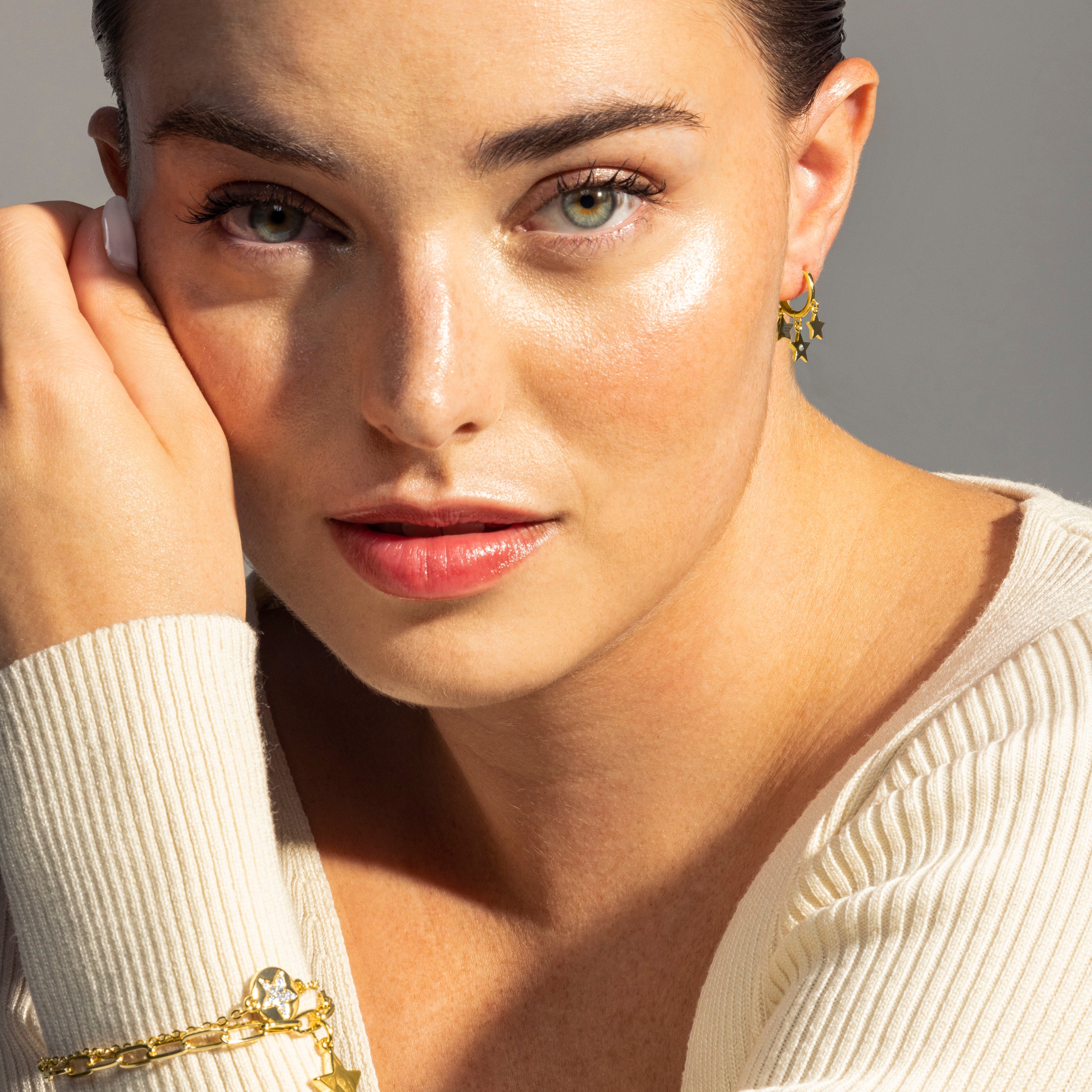 Boucles d'oreilles en zircon brillant finition or jaune 18K - Étoile