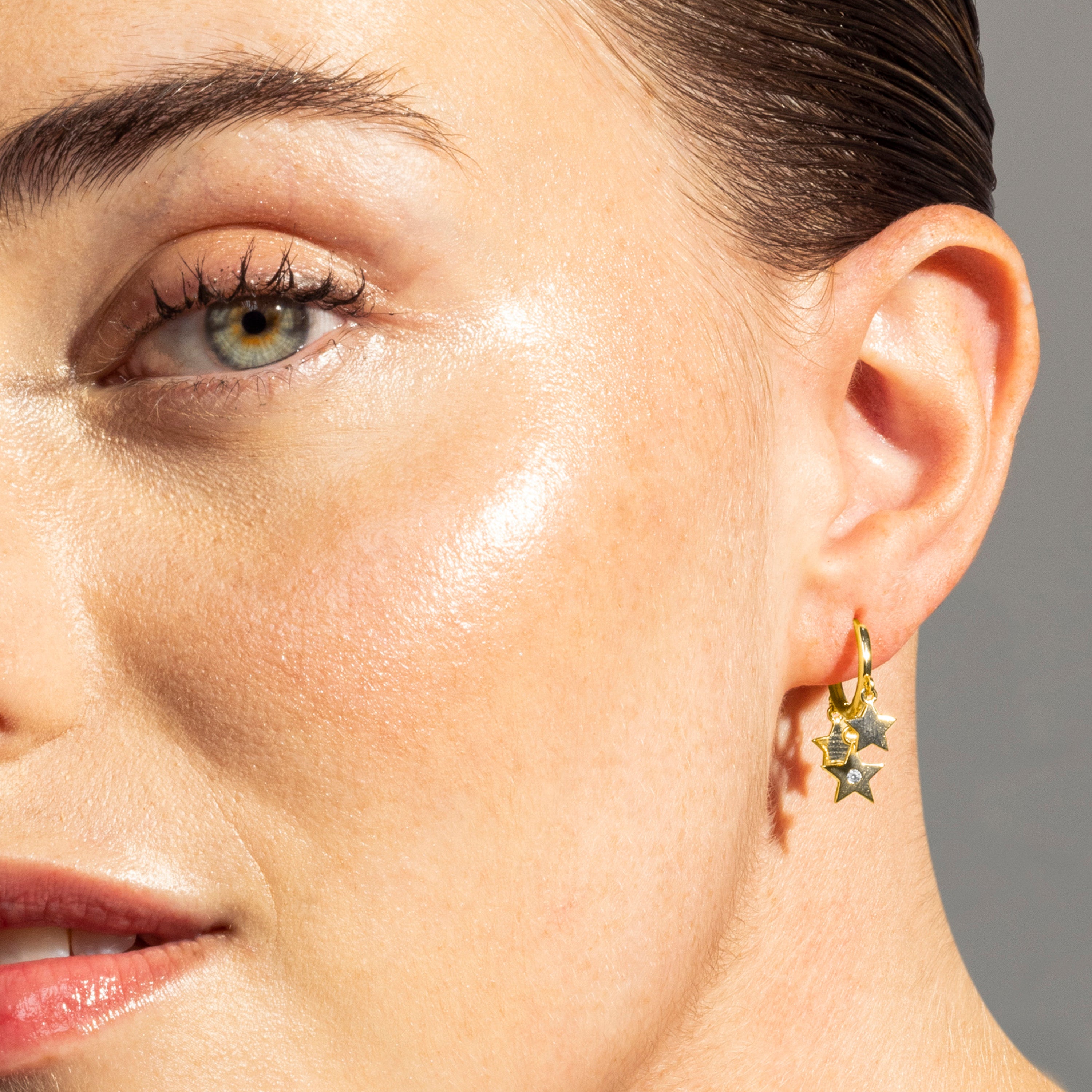 Brilliant Zirconia Earrings finished in 18K yellow gold - Star