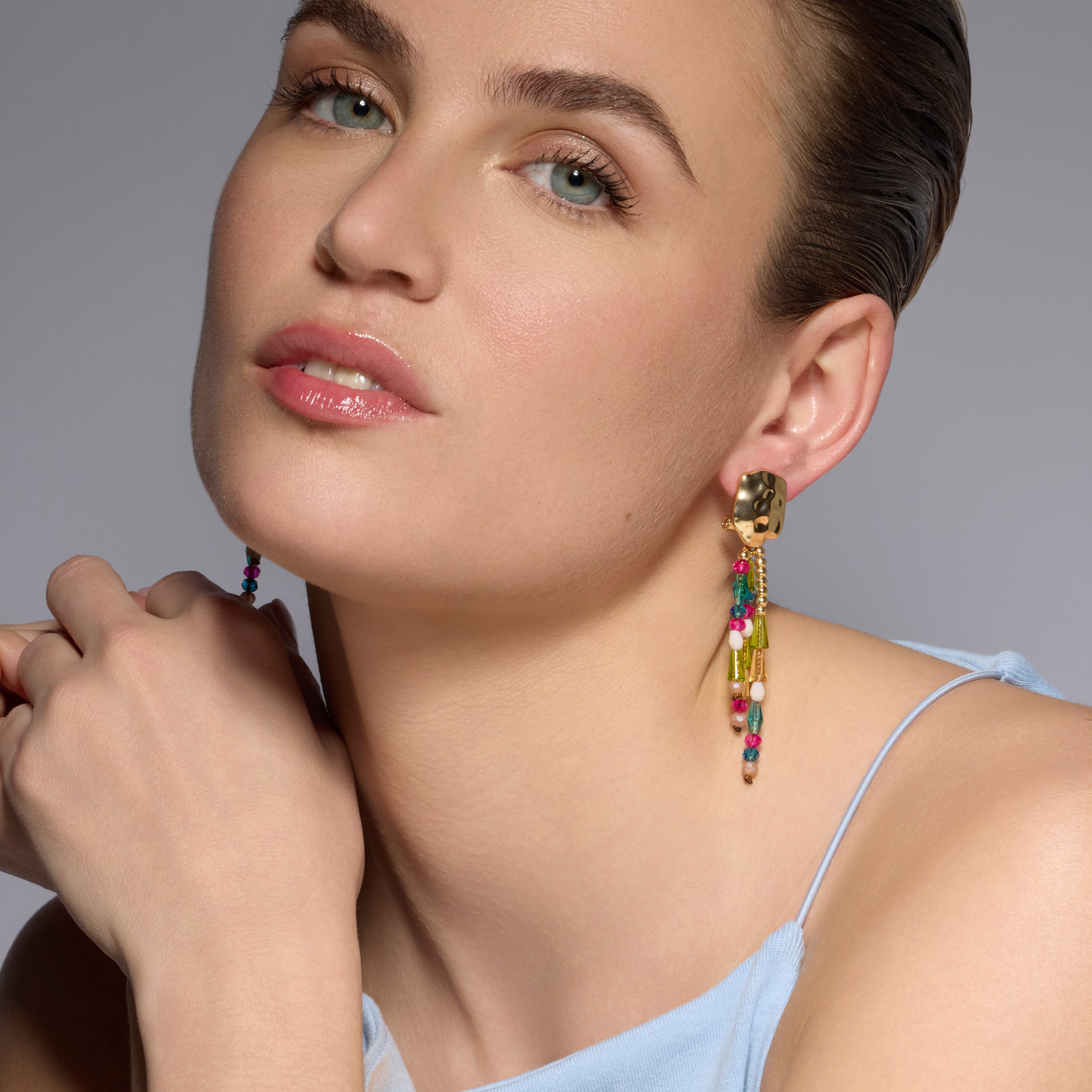 Brincos acabamento em ouro amarelo 18k e Cristal Multicolor - Eutha