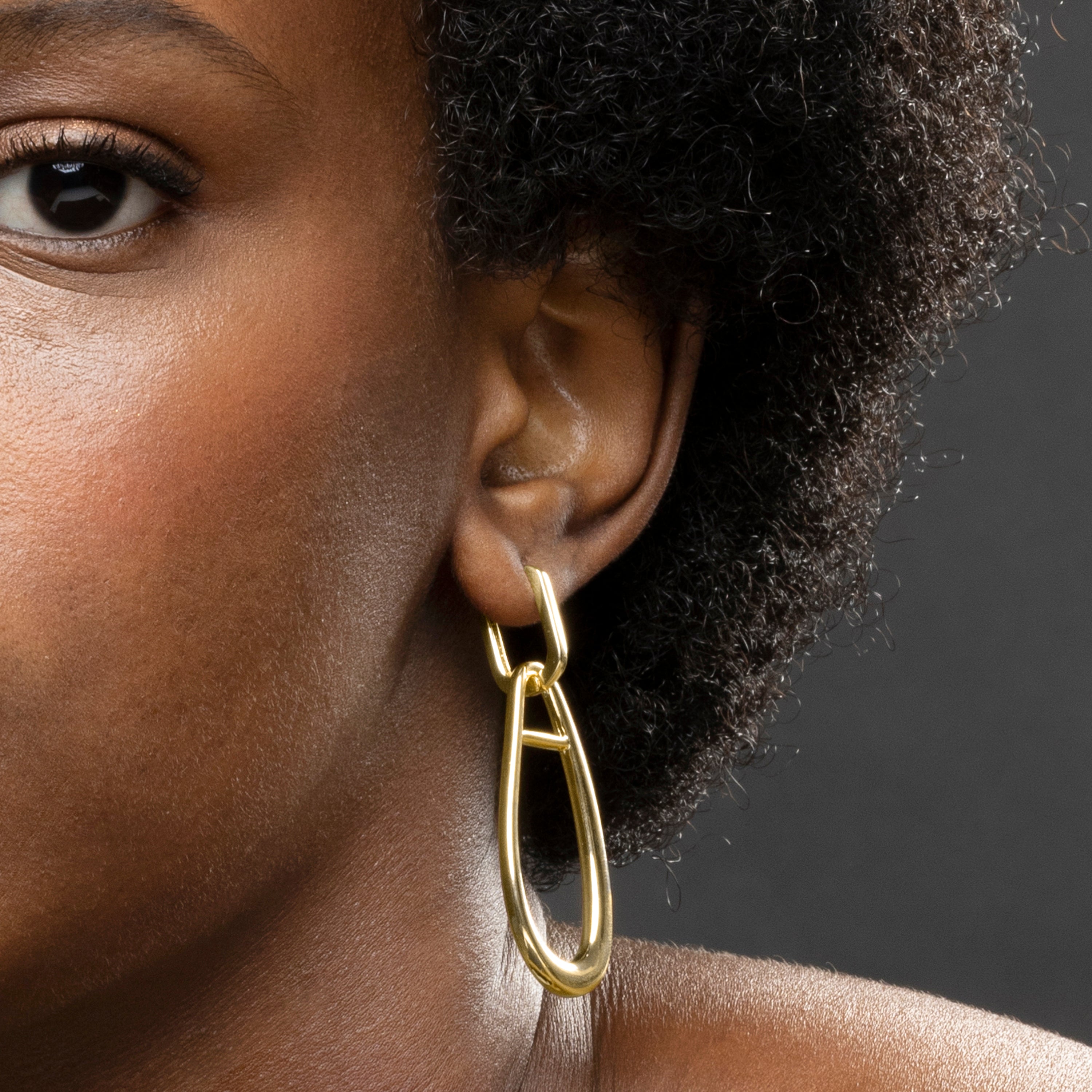 Pendientes acabados en oro amarillo 18K - Salsah