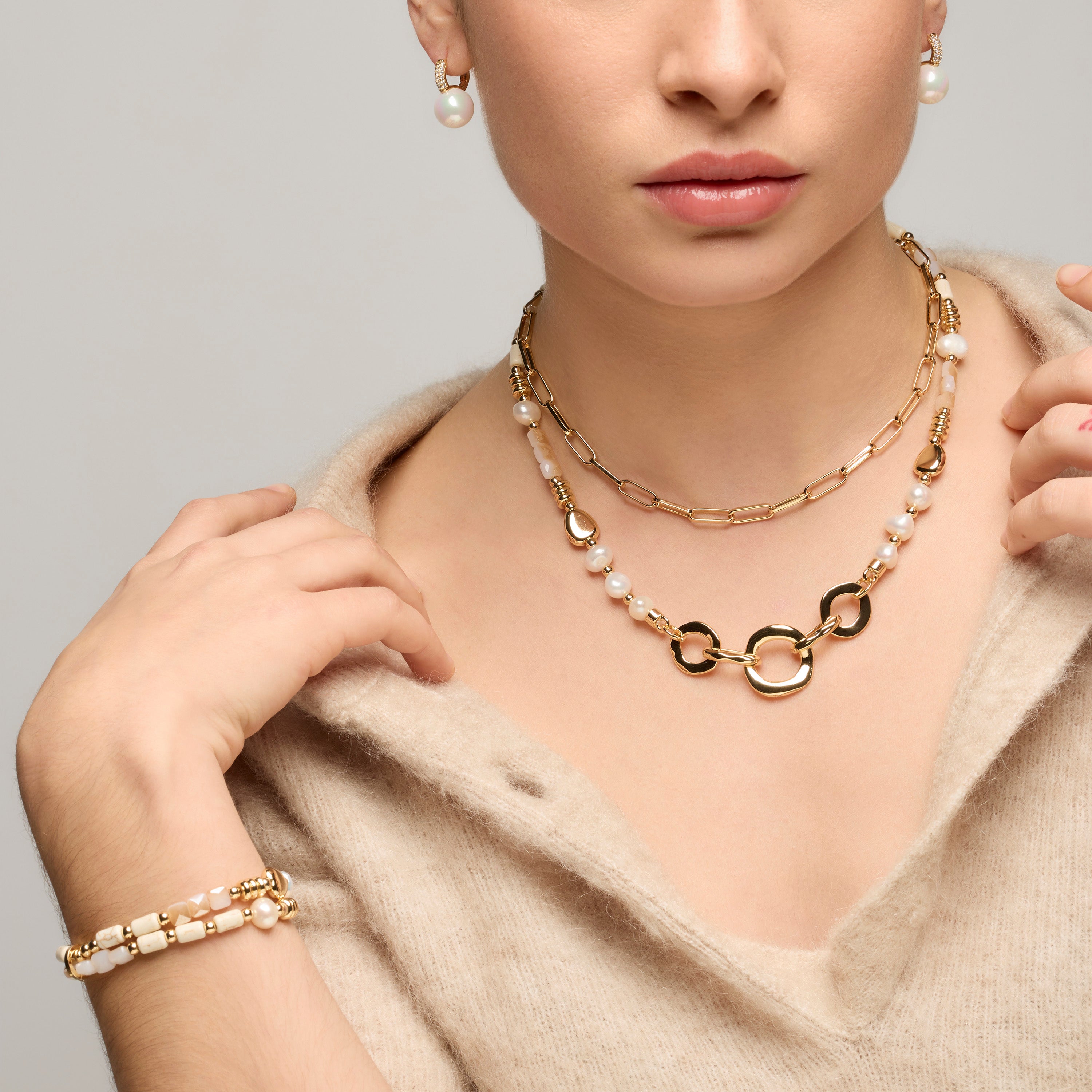Ohrringe aus 18k Gelbgold und Weißer Perle - Maeki