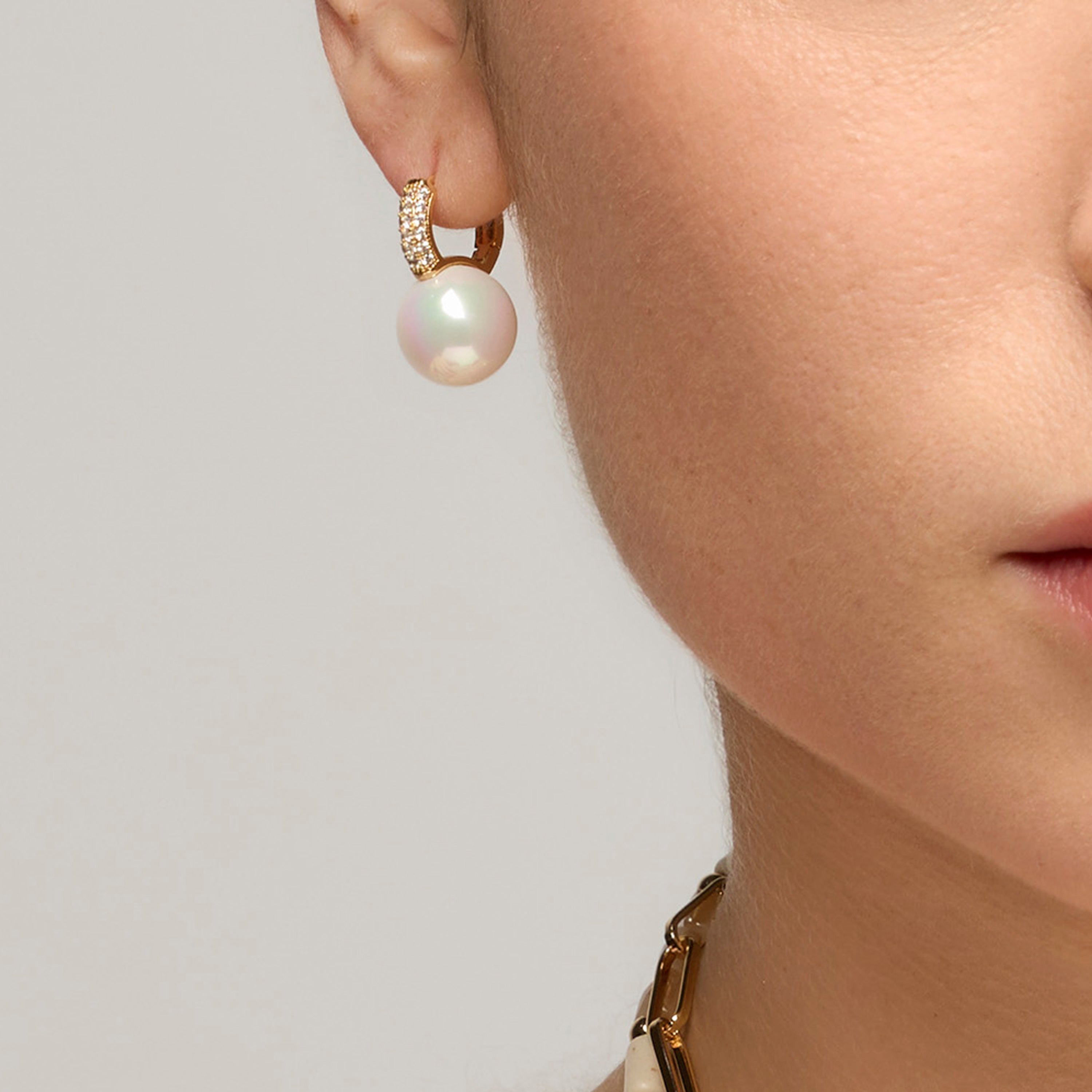 Ohrringe aus 18k Gelbgold und Weißer Perle - Maeki