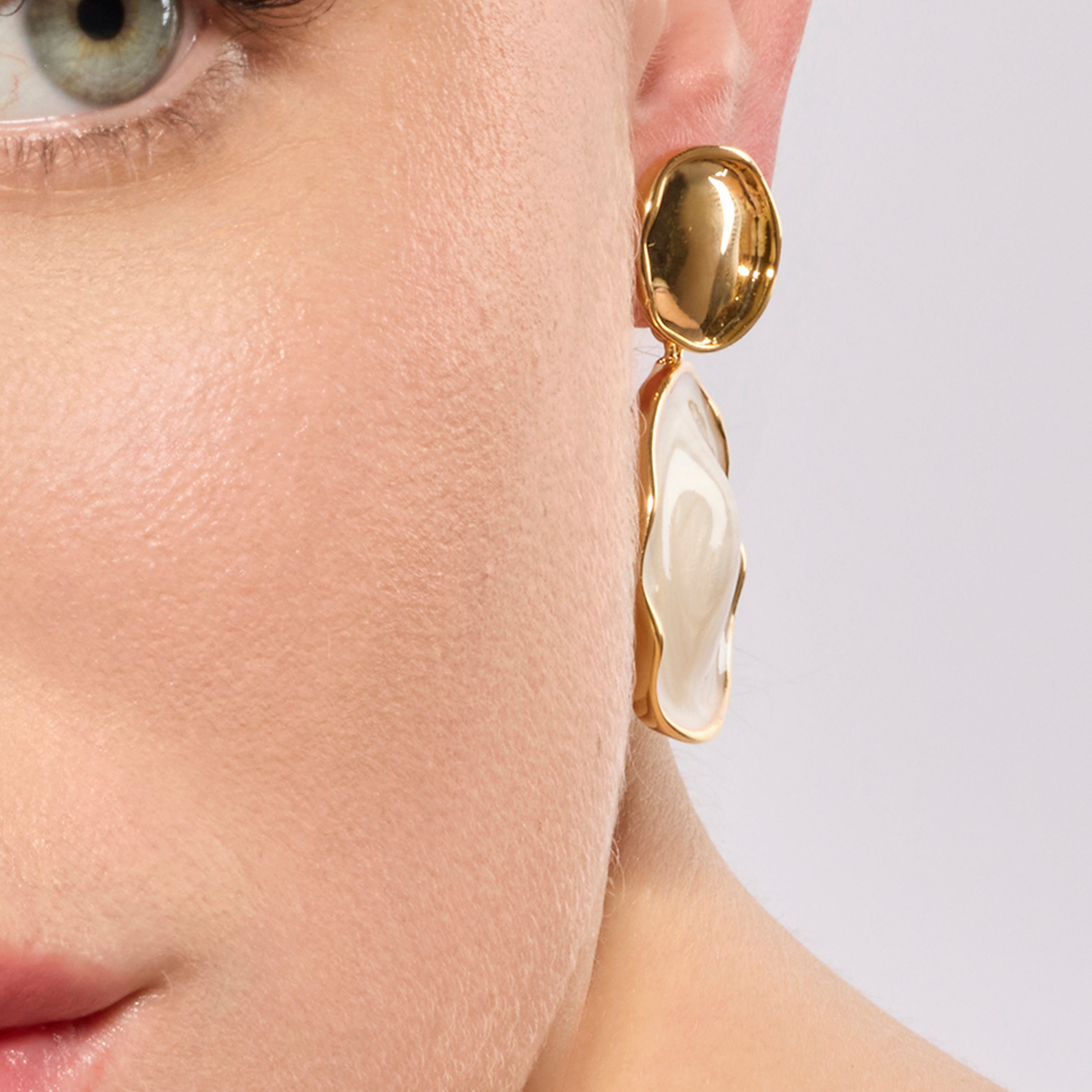 Pendientes acabado oro amarillo de 18k y Lacado Blanco - Talorzi