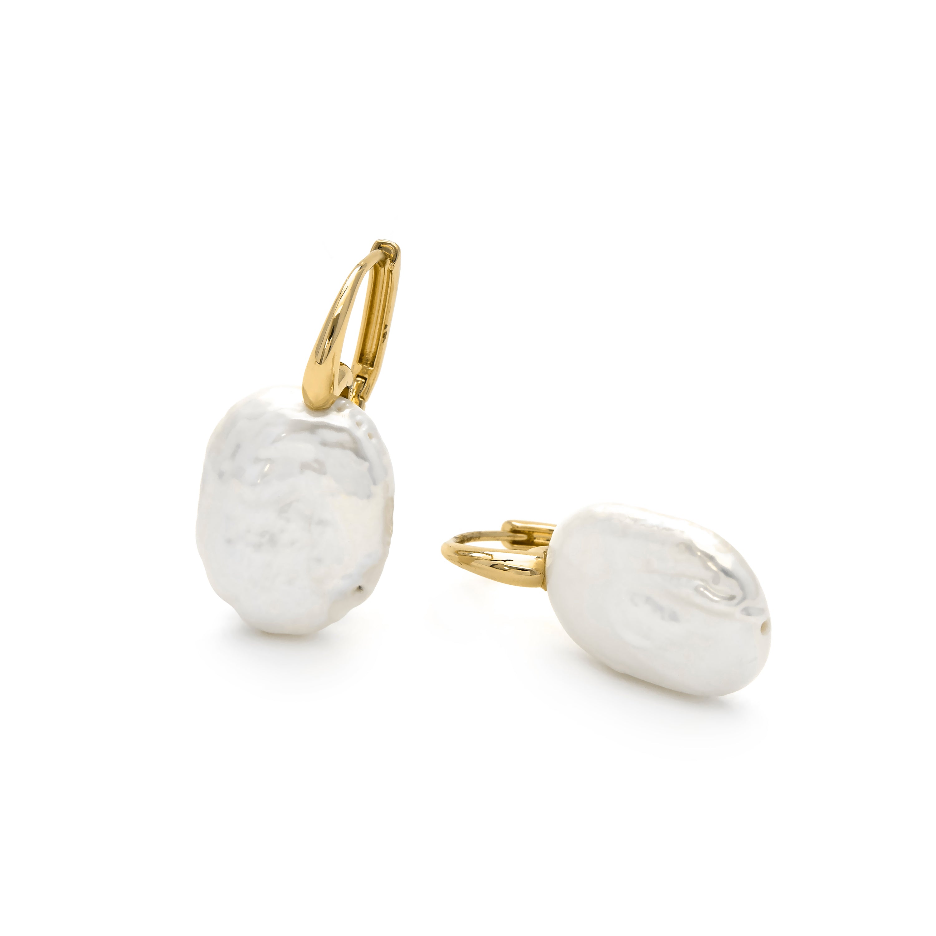 Boucles d'oreilles en perle blanche finition or jaune 18k - Thessa