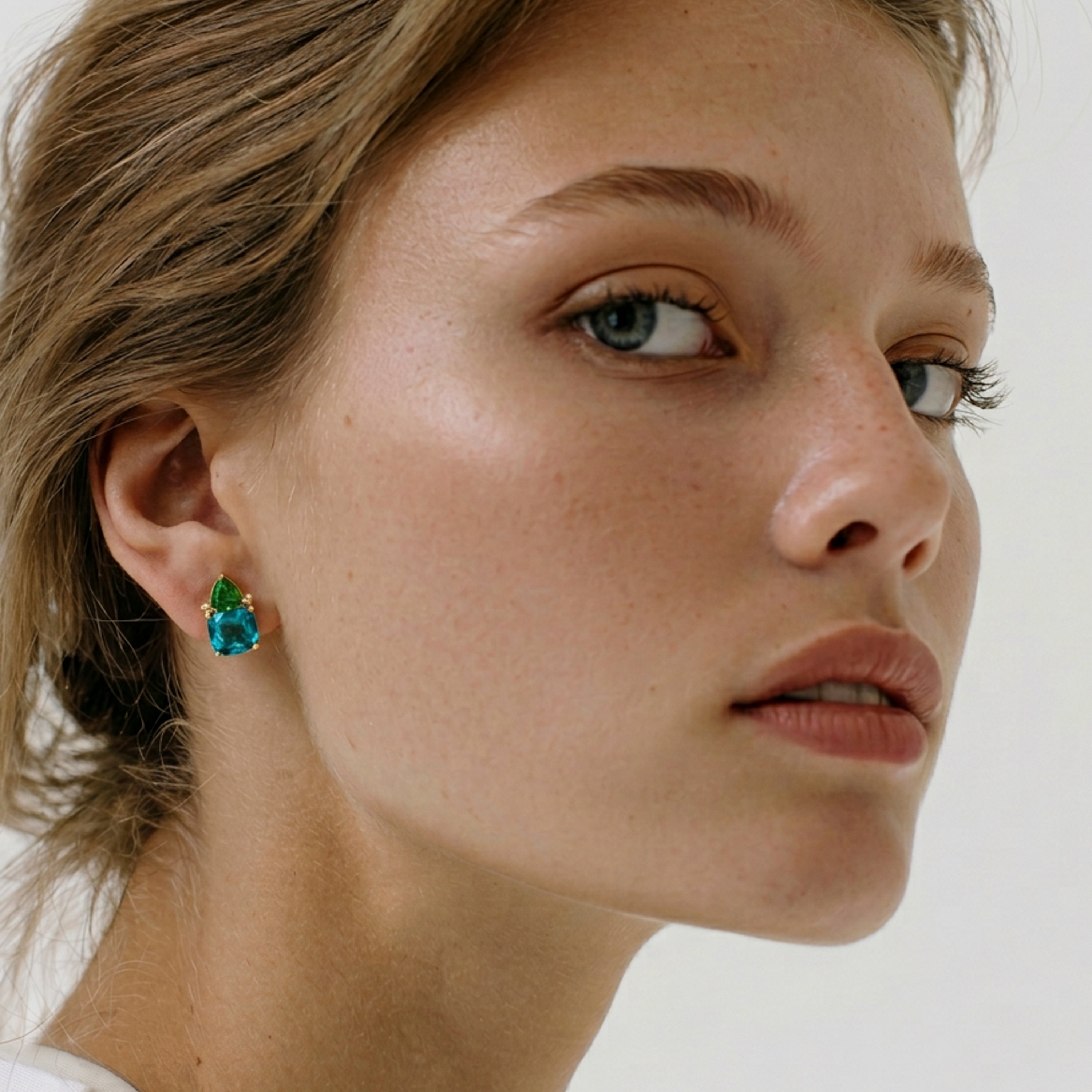 Pendientes de Cuarzo hidrotermal verde paraiba acabado en oro amarillo de 18k - Ilkan