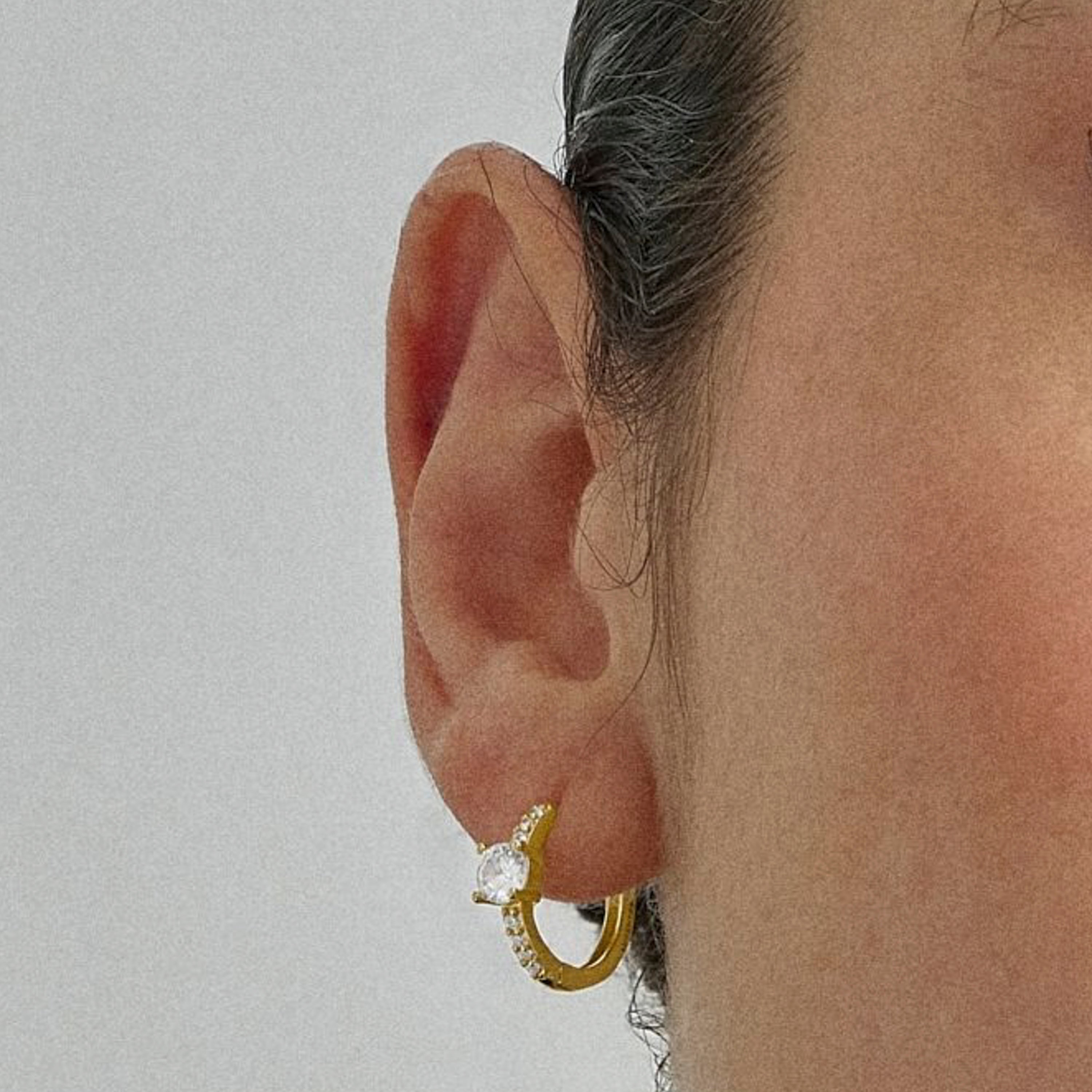 Brincos de Zircónia Brilhante acabados em ouro amarelo 18K - Mahne