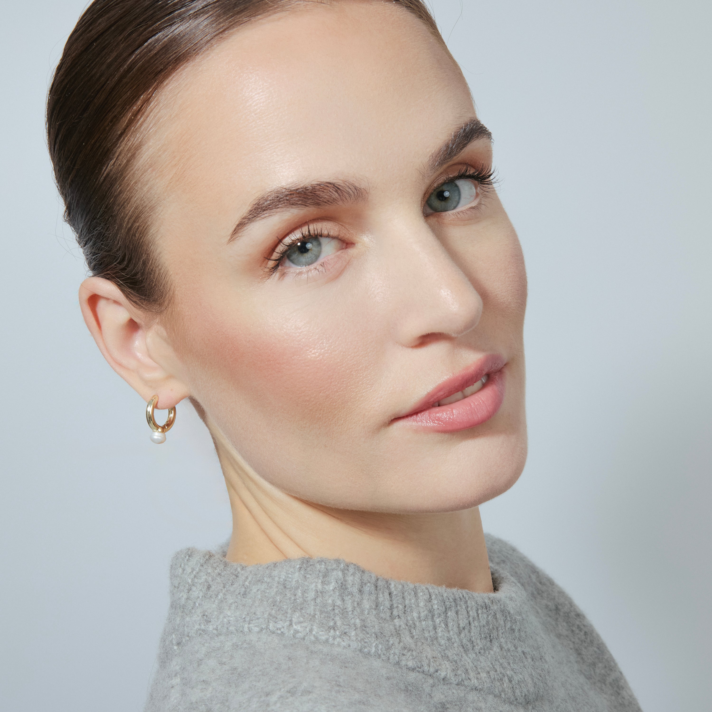 Boucles d'oreilles en perle blanche finies en or jaune 18K - Uldi