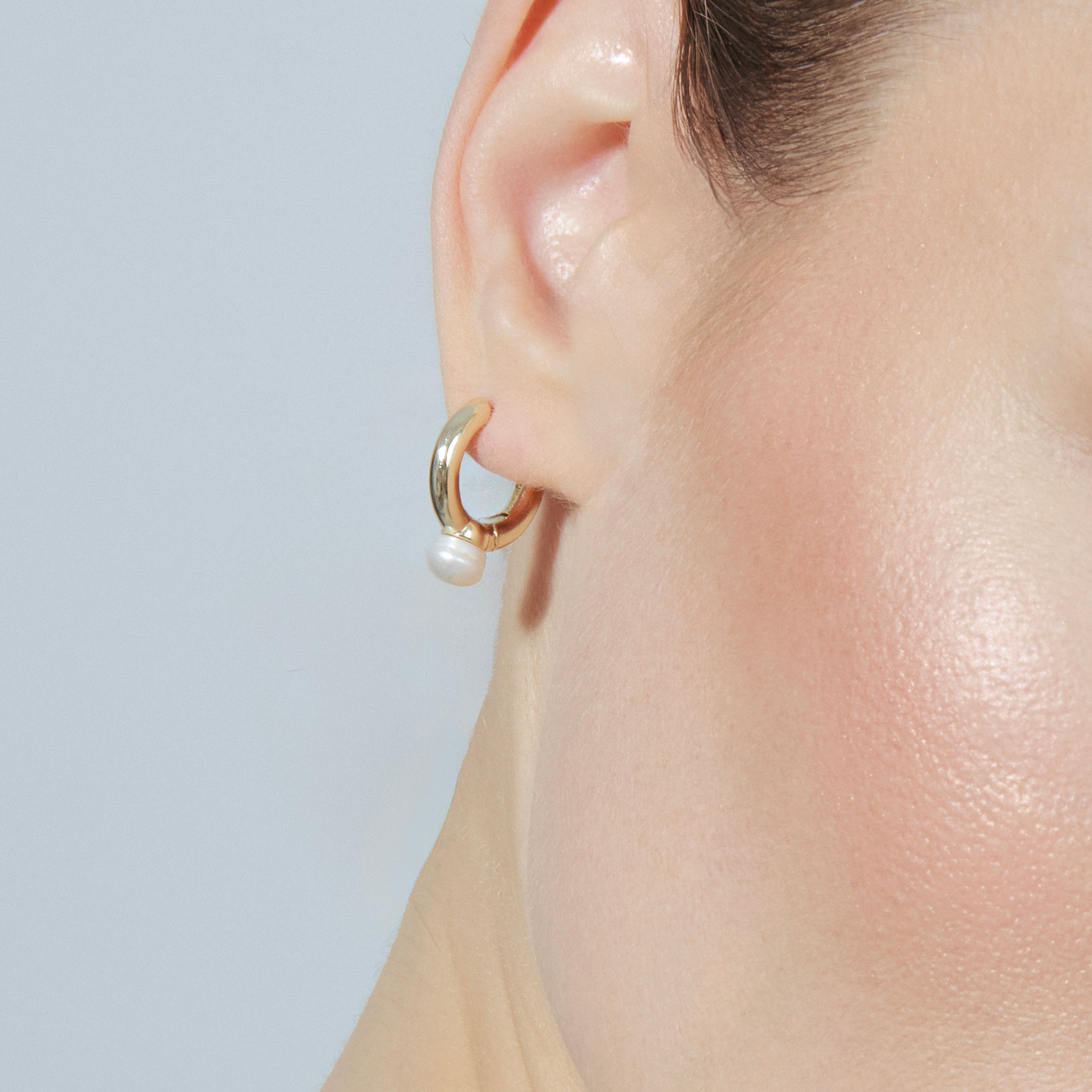 Ohrringe aus weißen Perlen mit 18K Gelbgold-Finish - Uldi
