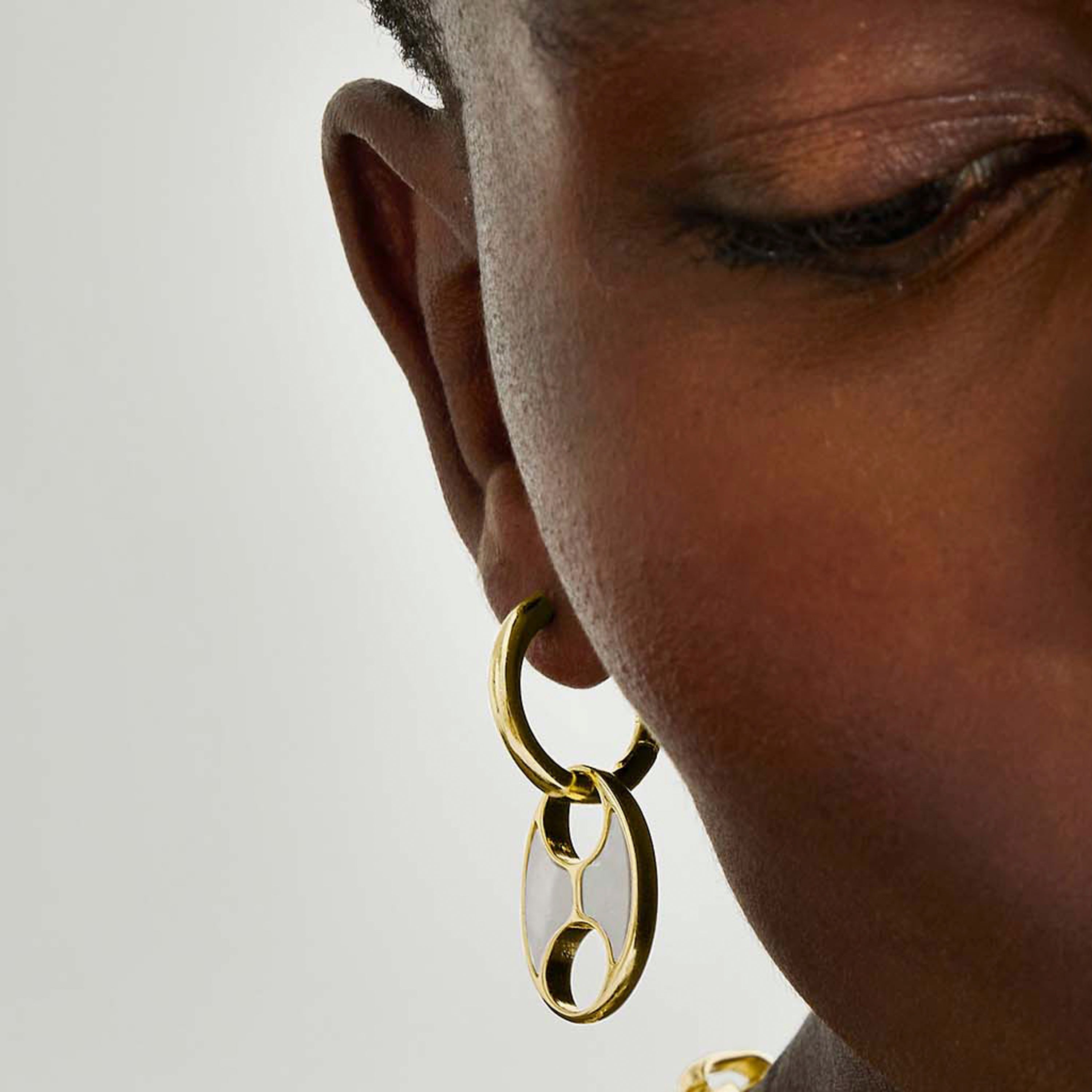 Pendientes de Madreperla Blanca acabados en oro amarillo 18K - Guelios