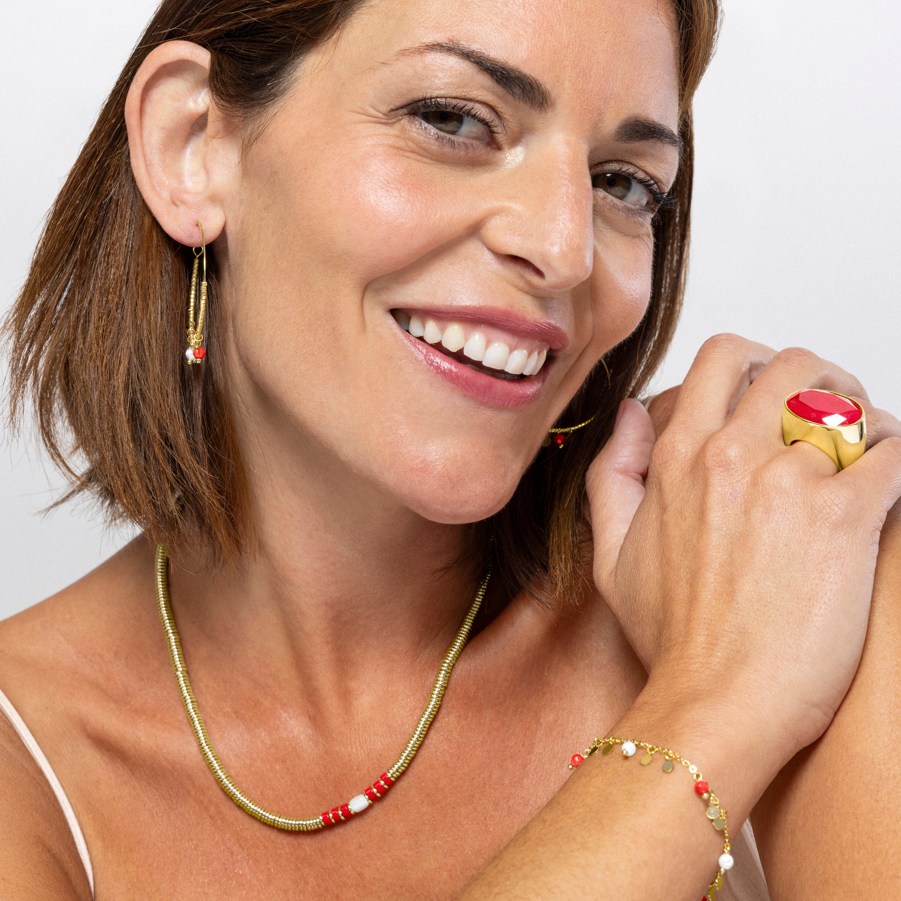 Boucles d'oreilles en corail finies en or jaune 18K - Dilna