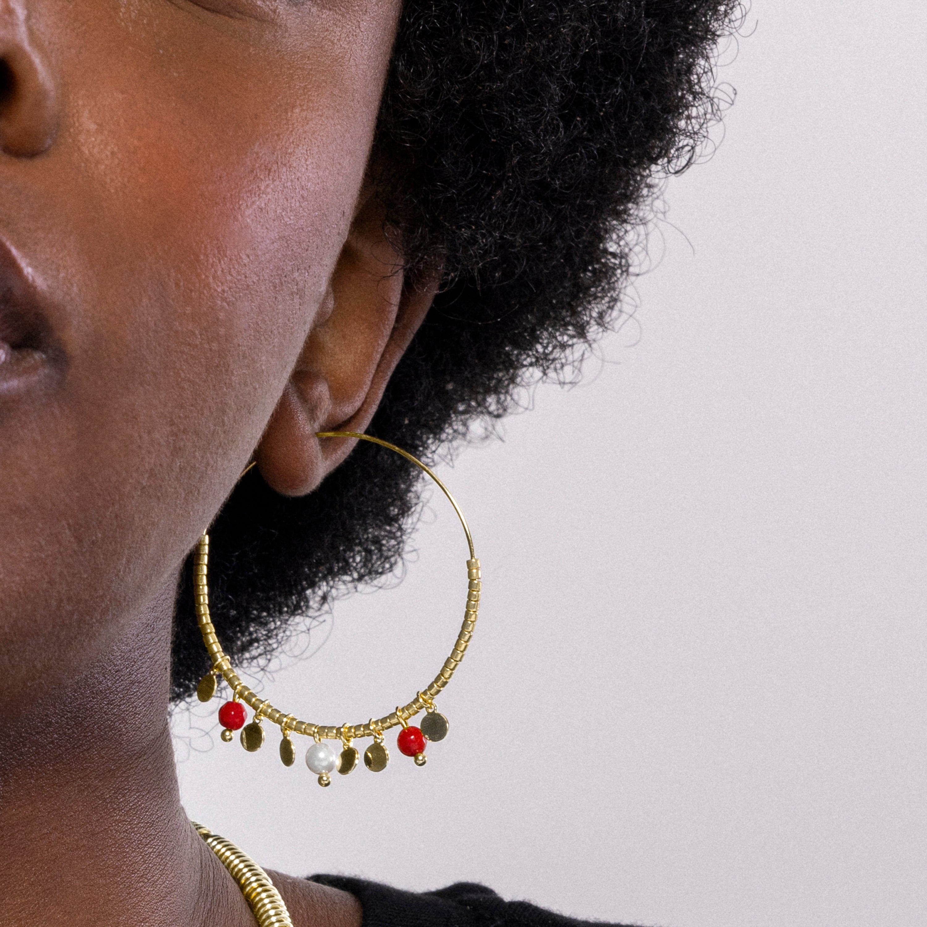 Boucles d'oreilles en corail finies en or jaune 18K - Dilna