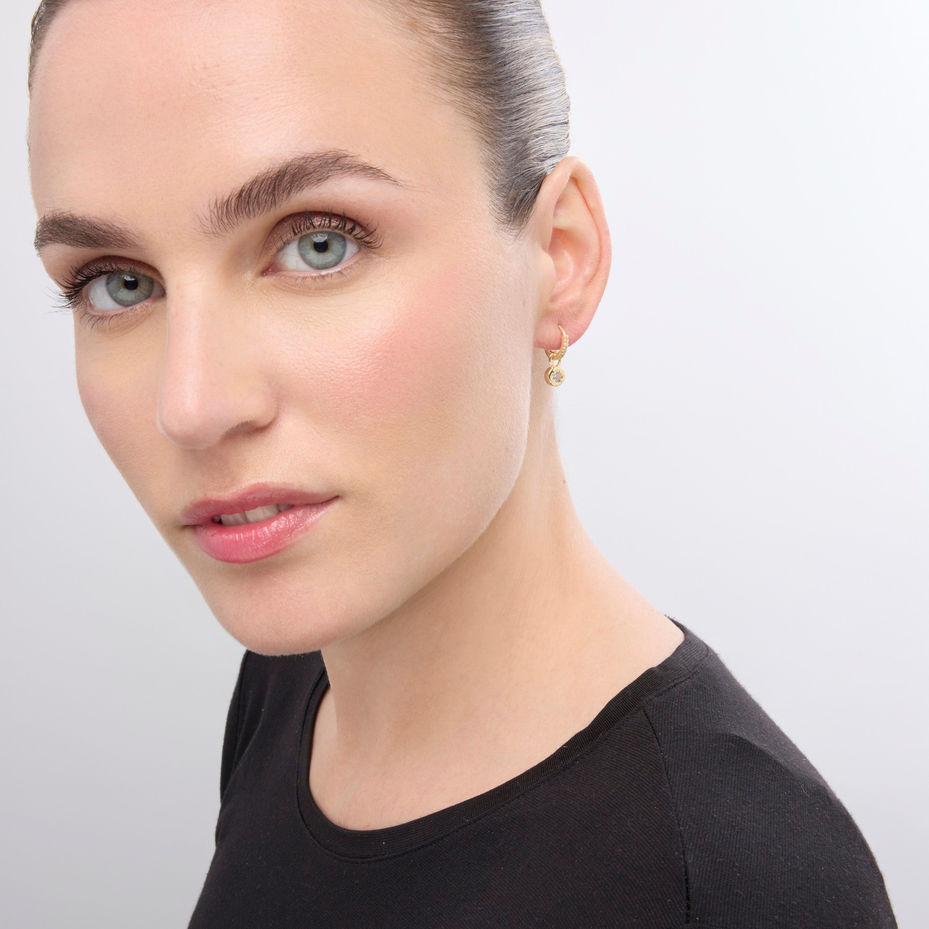 Boucles d'oreilles finition or jaune 18k et Zircone brillante - Yacoss