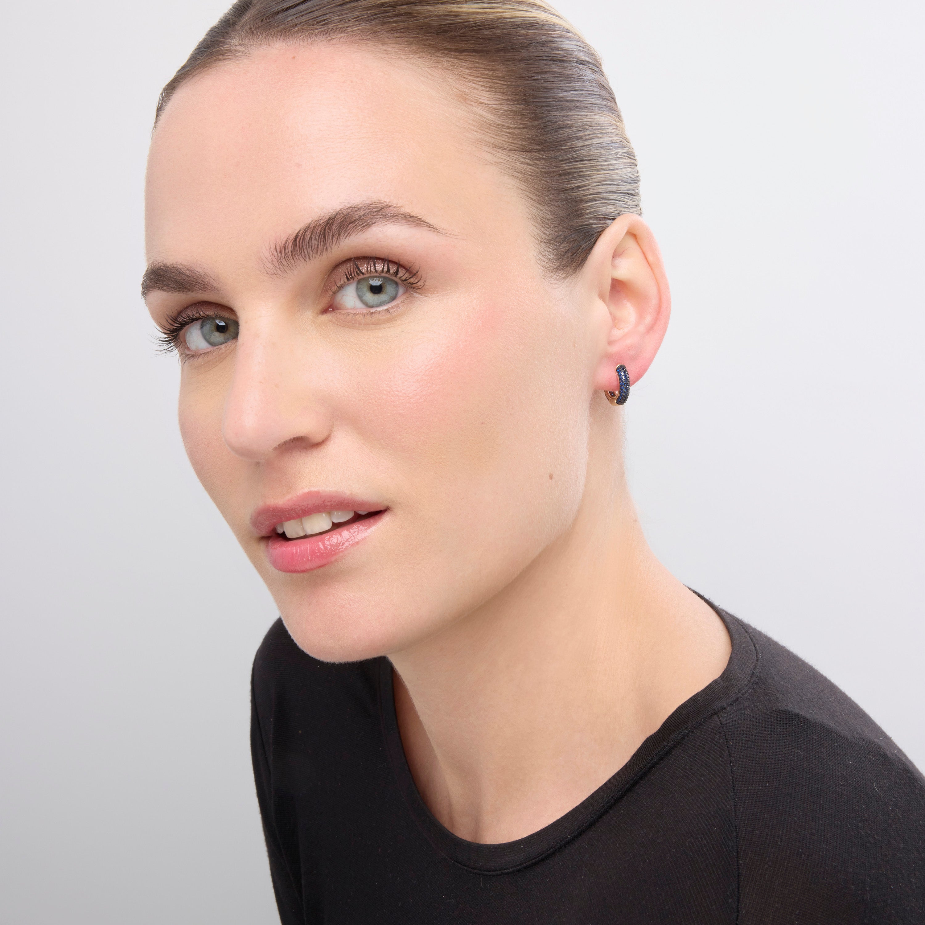 Boucles d'oreilles de 9mm de diamètre finition Or Jaune 18k avec zirconia Saphir - Lesrat