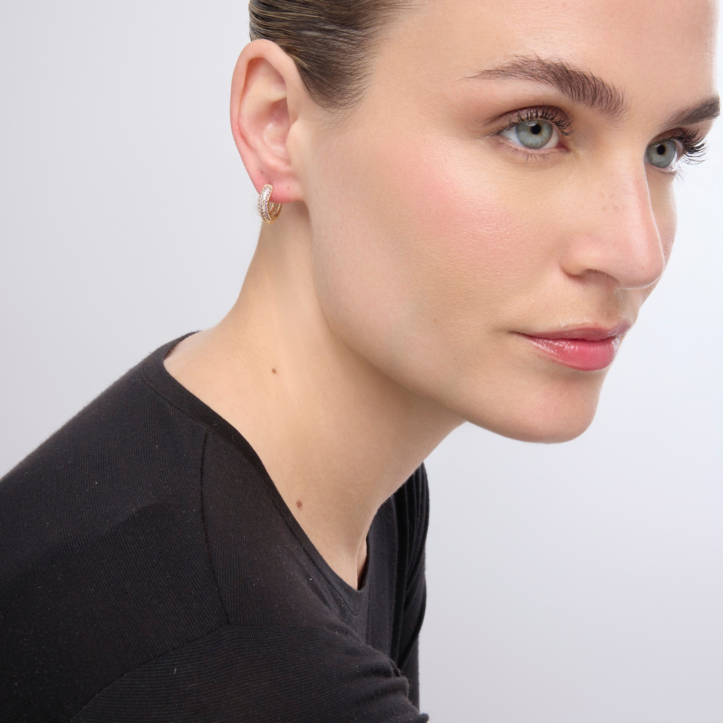 Pendientes de 9mm de diámetro acabado Oro Amarillo de 18k con circonita Amatista - Lesratll