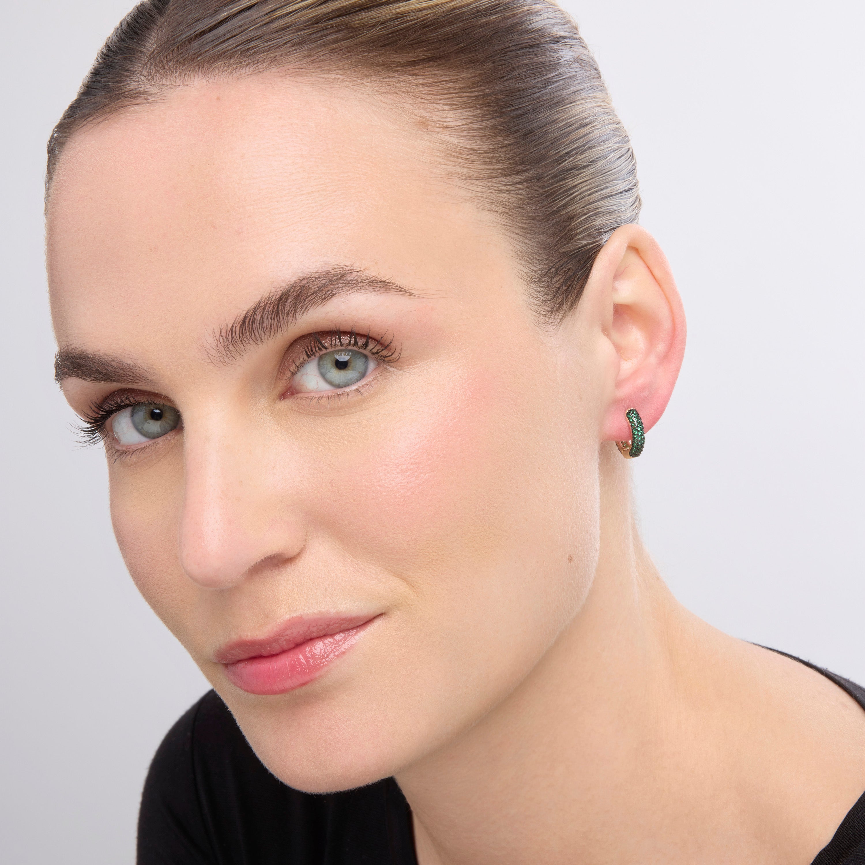 Boucles d'oreilles de 9mm de diamètre finition Or Jaune 18k avec Zircone Émeraude - Lesrat