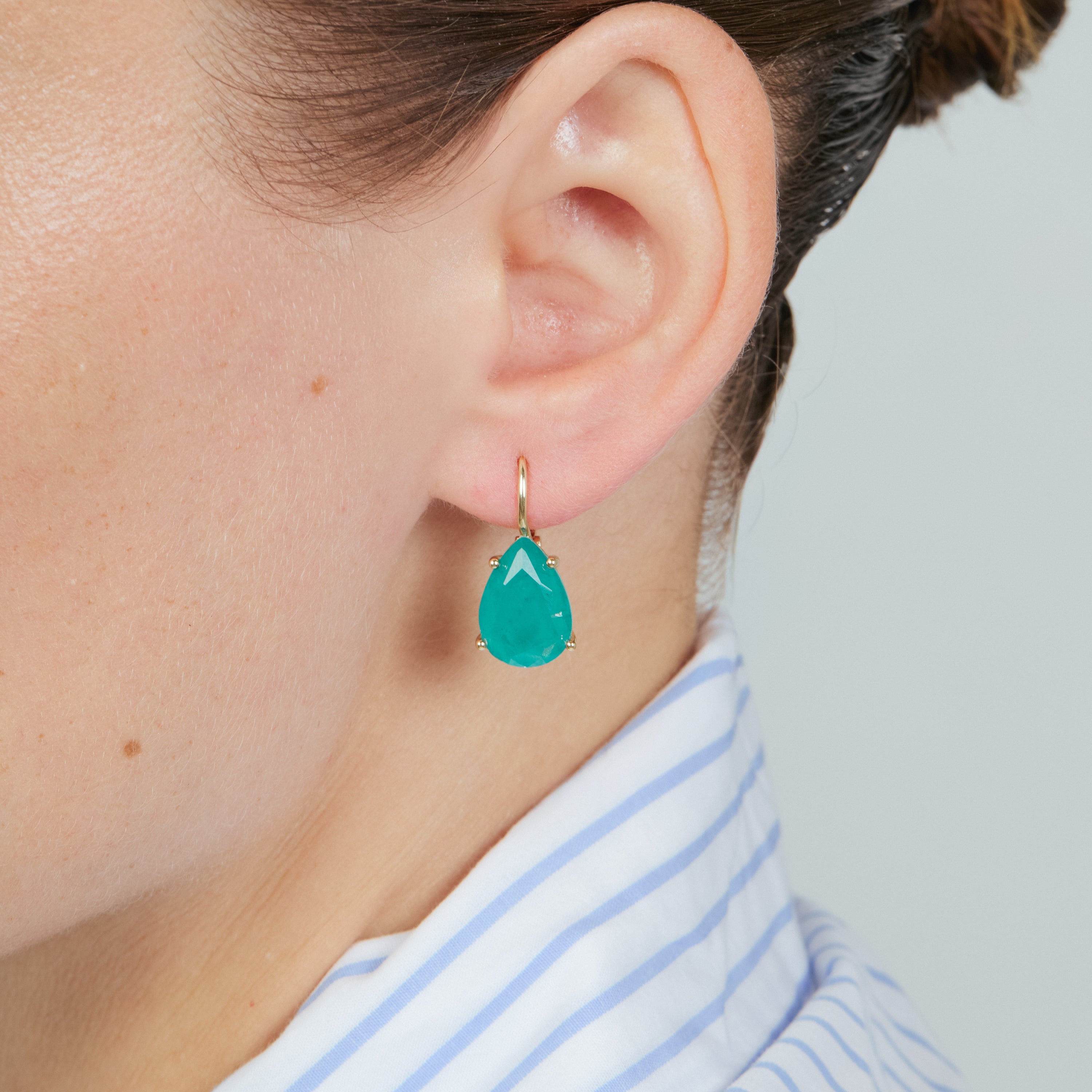 Pendientes de Cuarzo Hidrotermal Verde Paraiba acabado en oro amarillo de 18k - Chirat