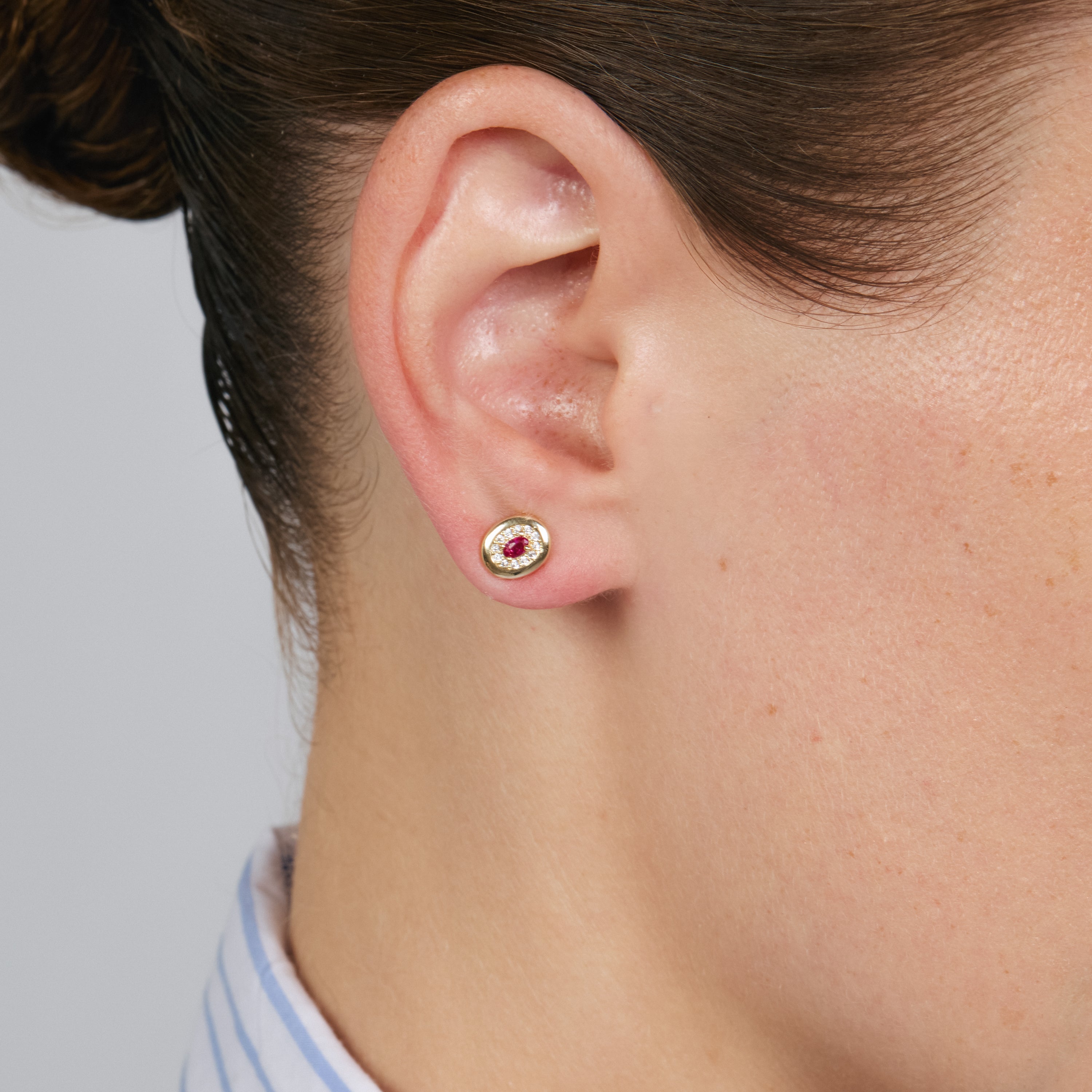Pendientes de Circonita Rubí acabado en oro amarillo de 18k - Sahspu
