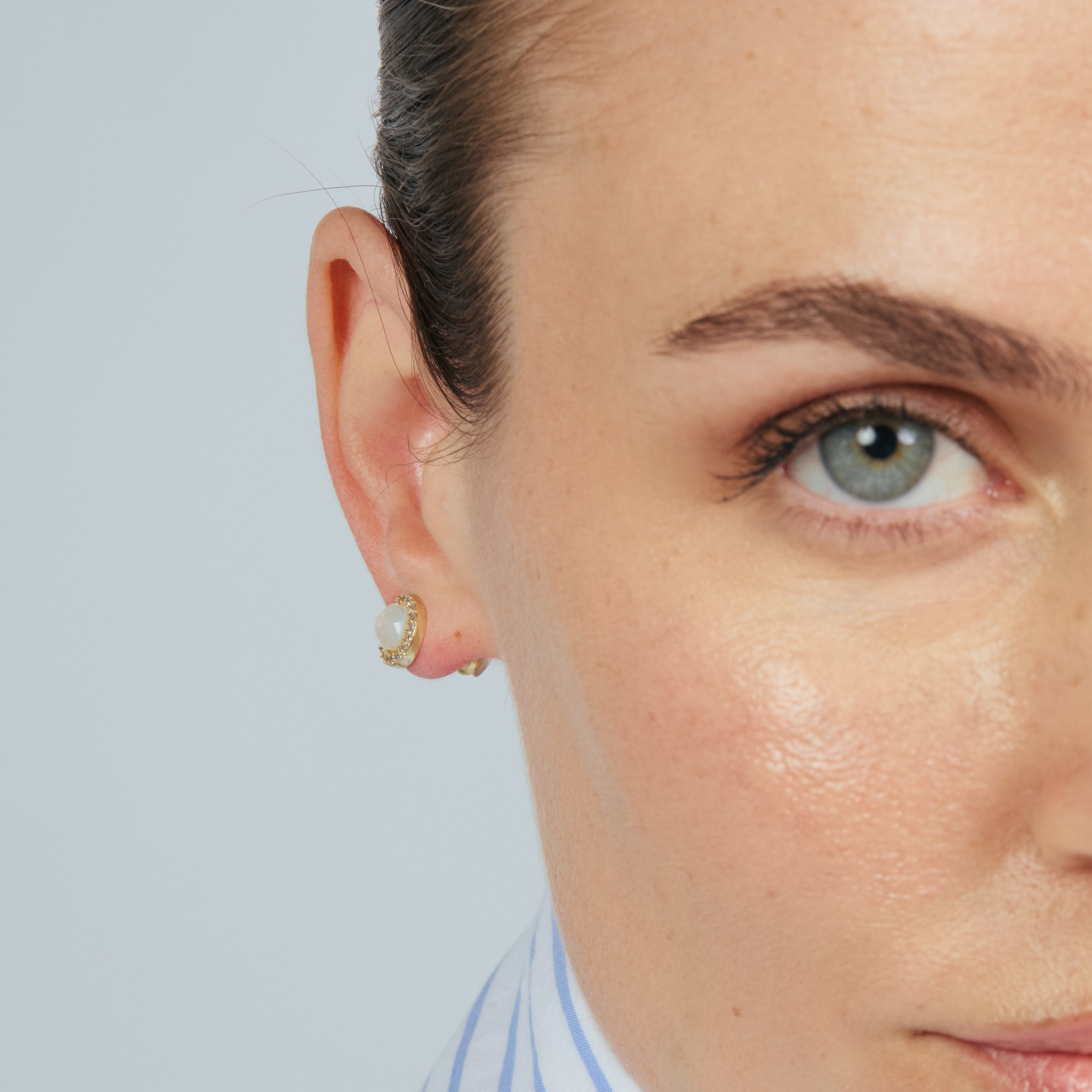 Pendientes de Cristal de Roca y Madreperla acabado en oro amarillo de 18k - Tasass