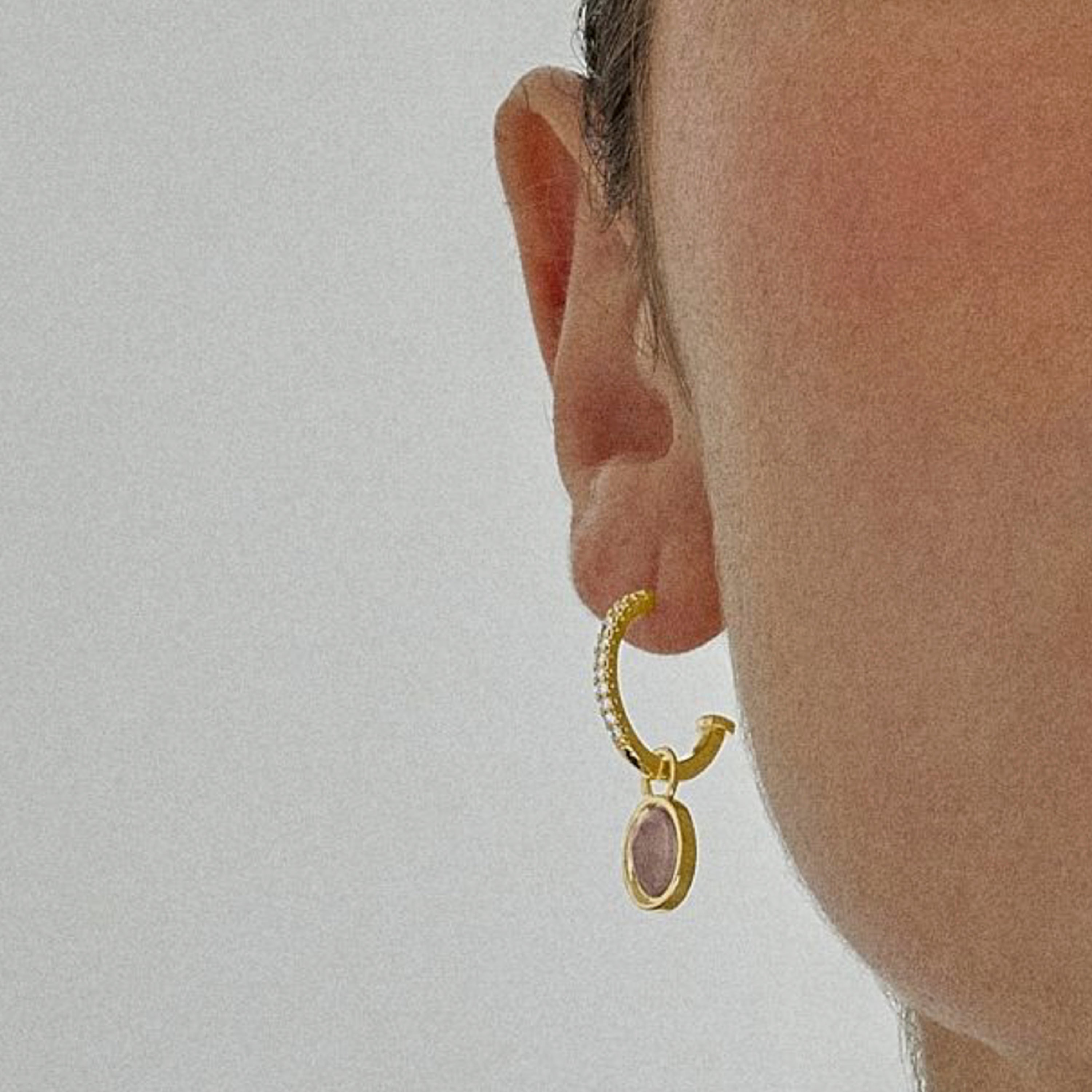 Ohrringe aus lila Kristall mit 18K Gelbgold-Finish - Nyahau