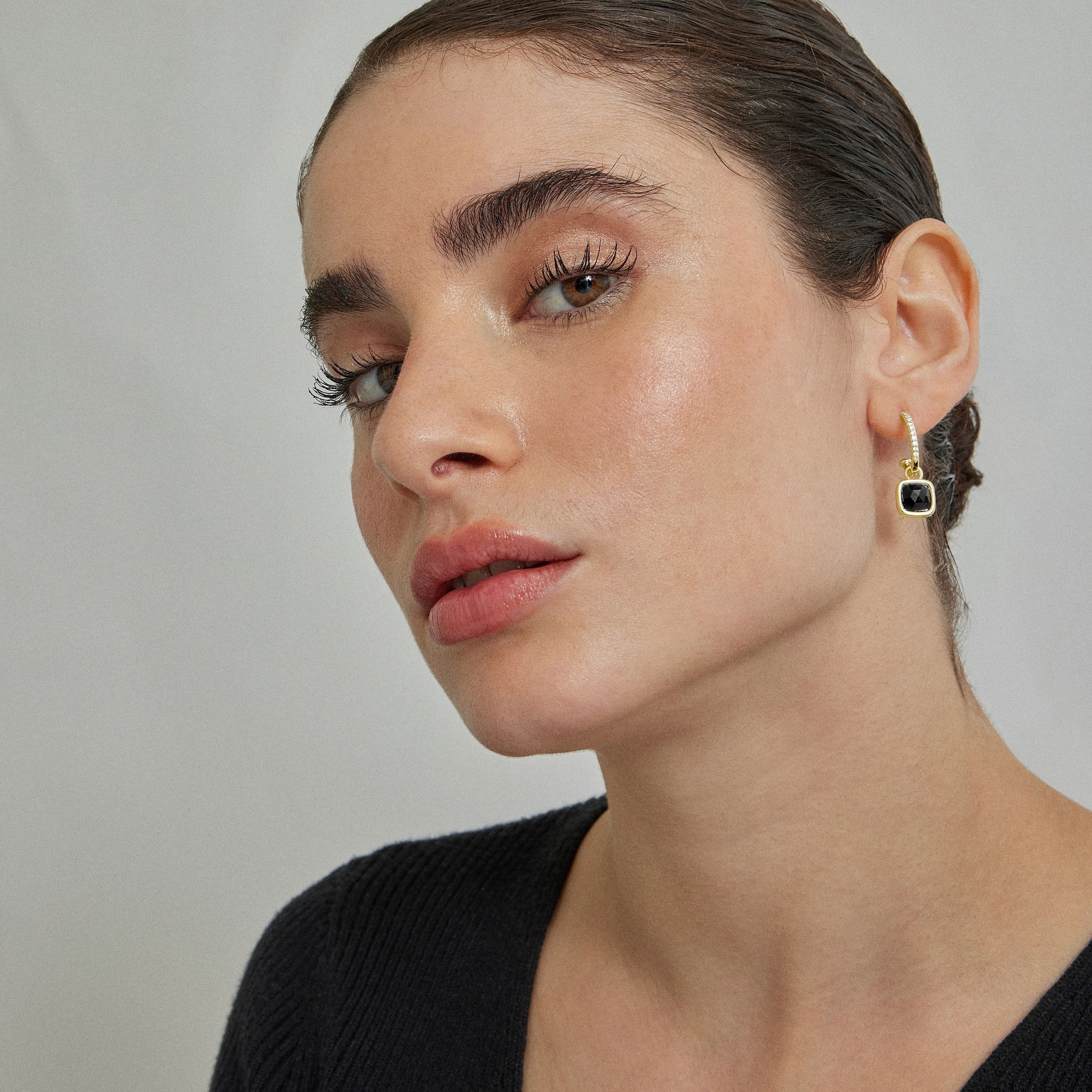 Boucles d'oreilles en cristal bleu foncé finition or jaune 18K - Darmix