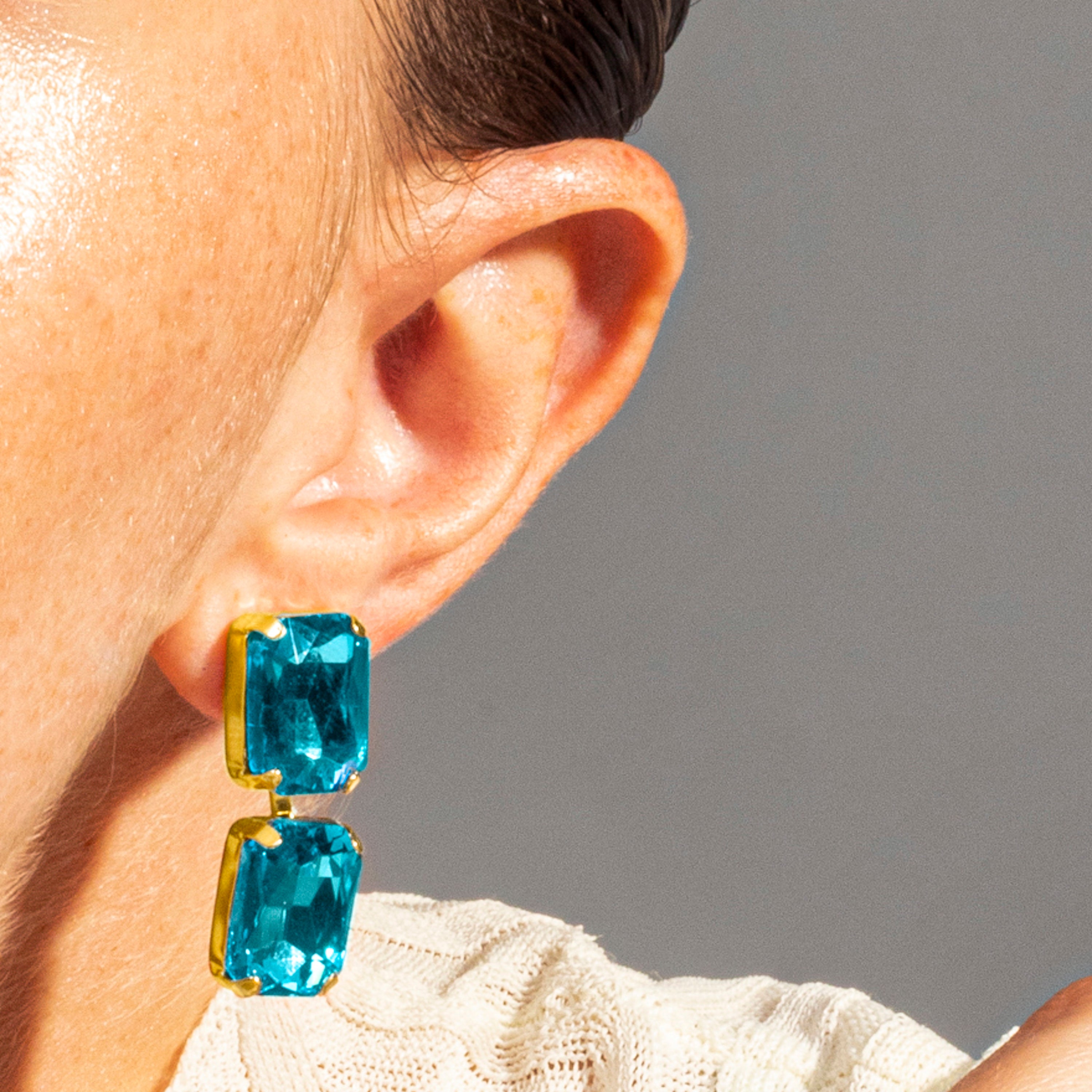 Ohrringe aus blauem Kristall mit 18K Gelbgold-Finish - Ankek