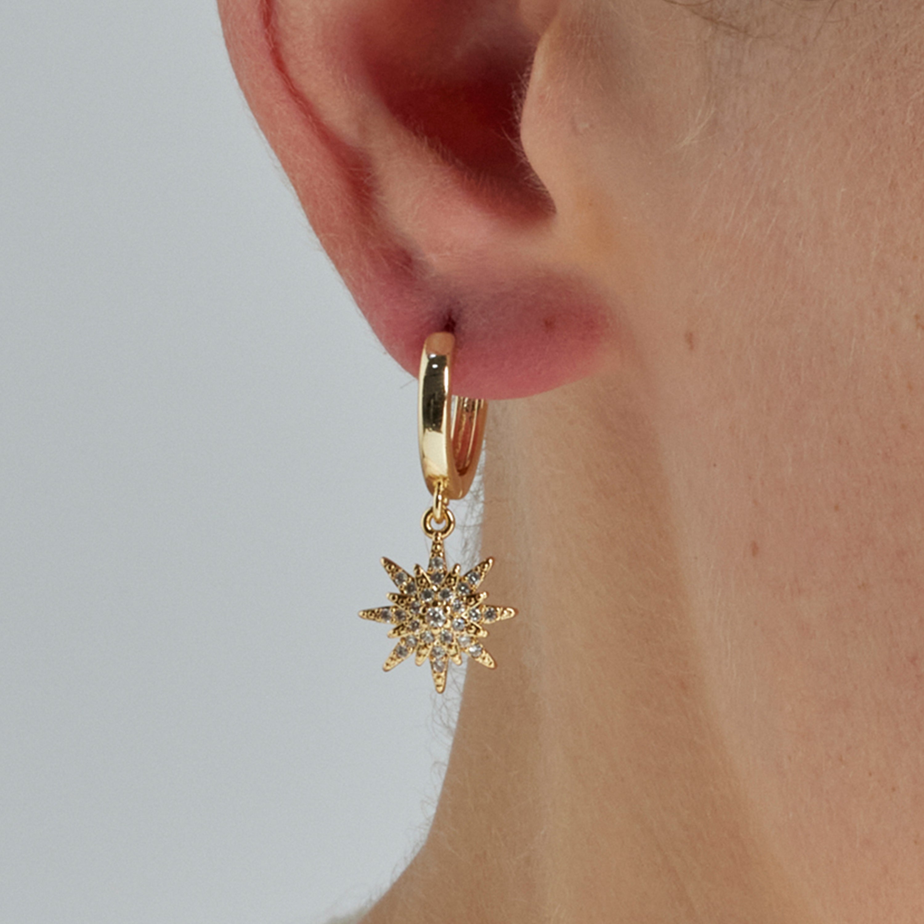 Pendientes de Circonita Brillante acabados en oro amarillo 18K - Tysco