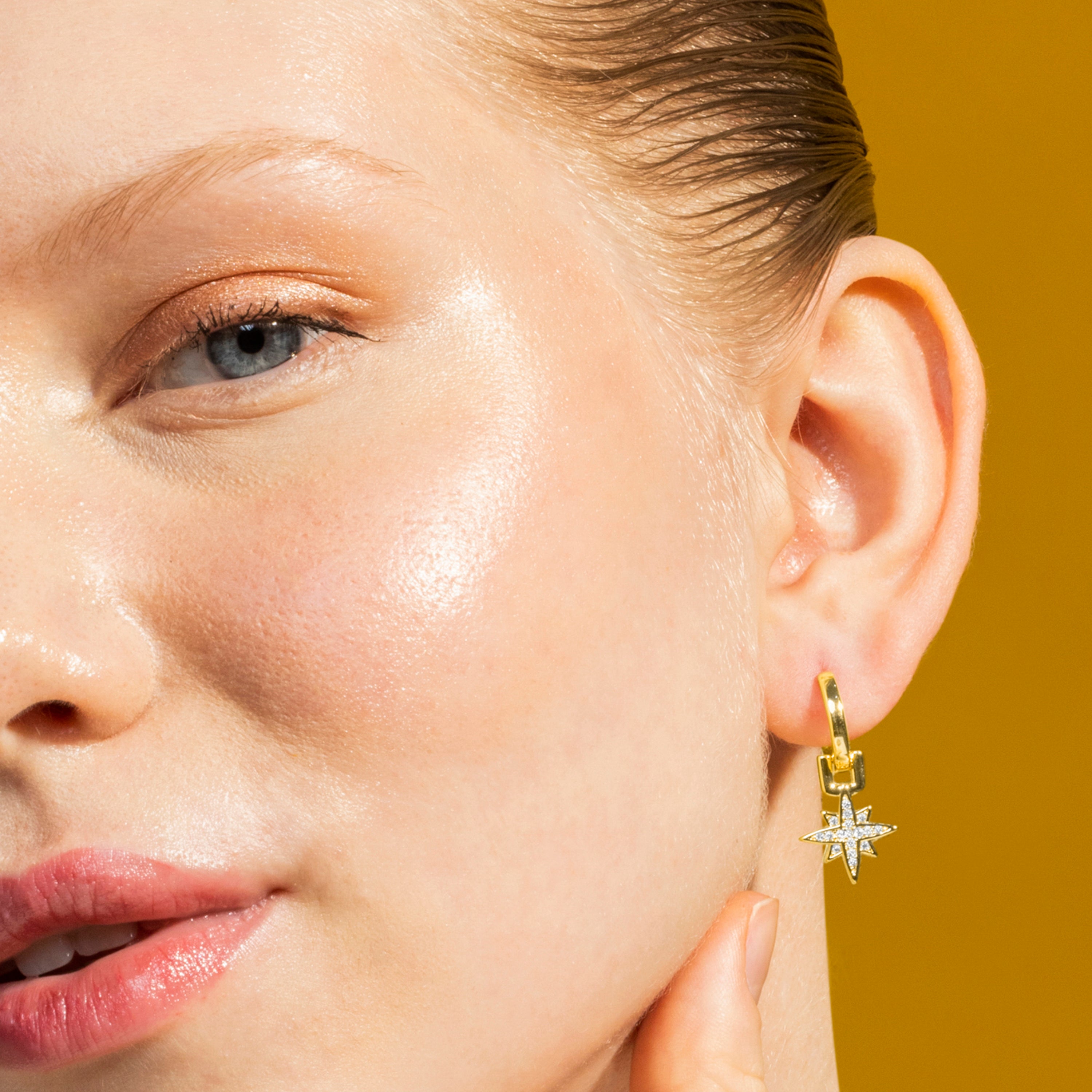 Orecchini in Zirconia Brillante finiti in oro giallo 18K - Sionqui