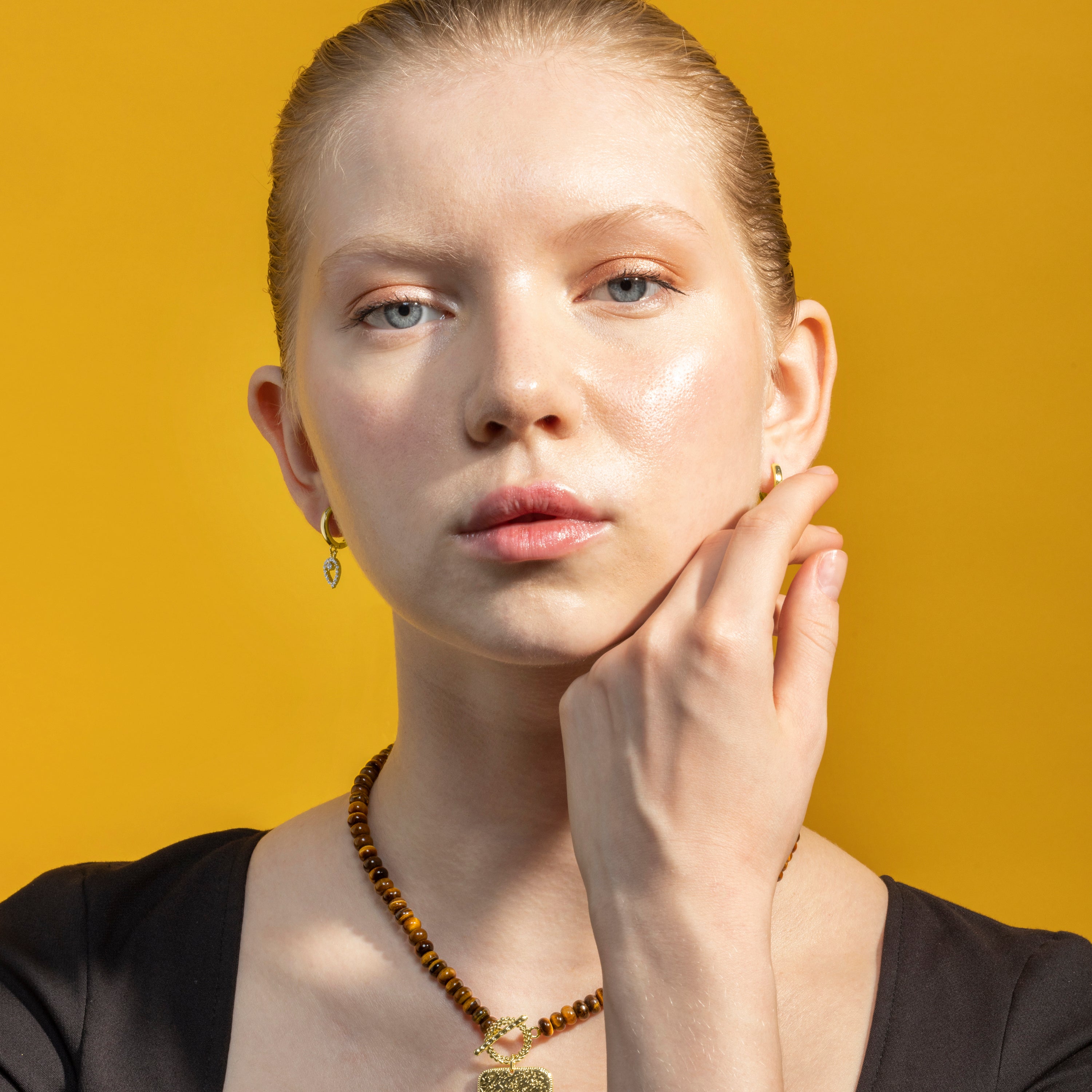 Brincos de Zircónia Brilhante acabados em ouro amarelo 18K - Sarath