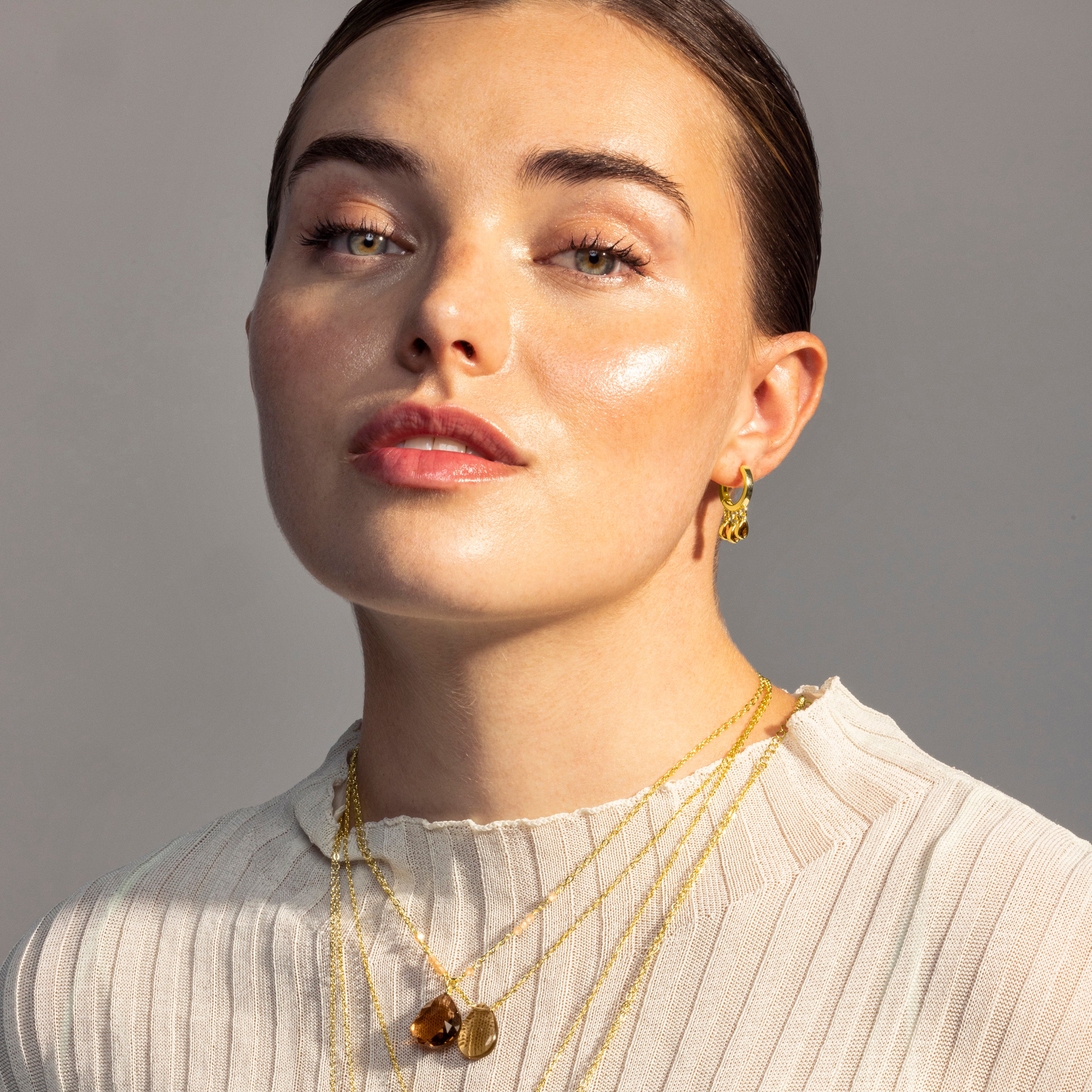Brincos de Zircónia Esmeralda com acabamento em ouro amarelo 18K - Atzul