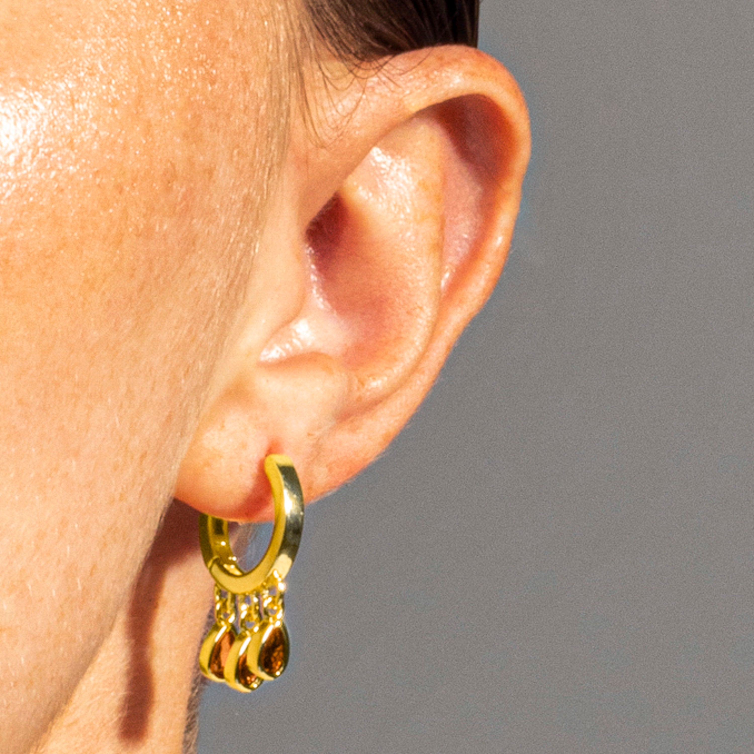 Brincos de Zircónia Esmeralda com acabamento em ouro amarelo 18K - Atzul