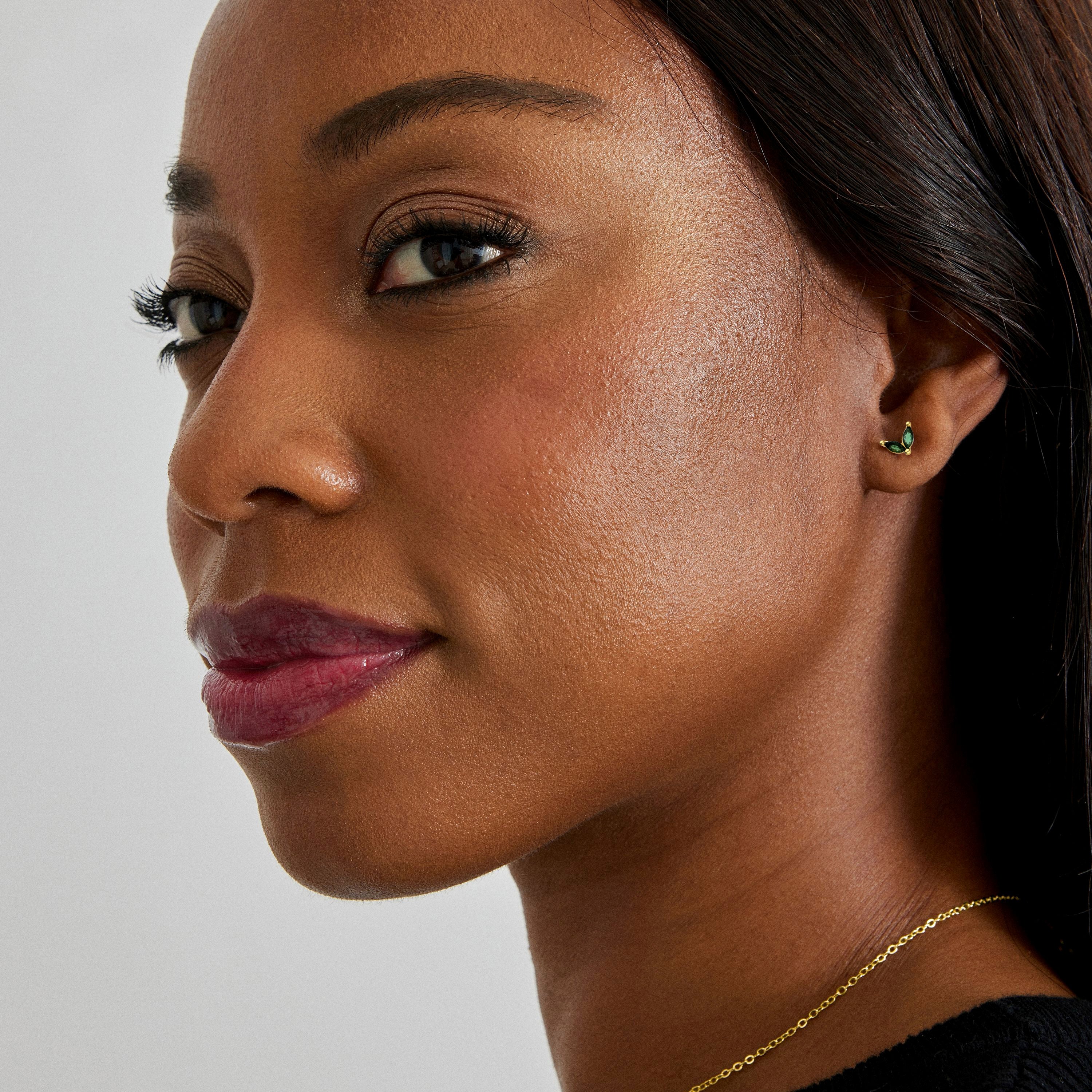 Pendientes de Circonita Esmeralda acabados en oro amarillo de 18K - Katba