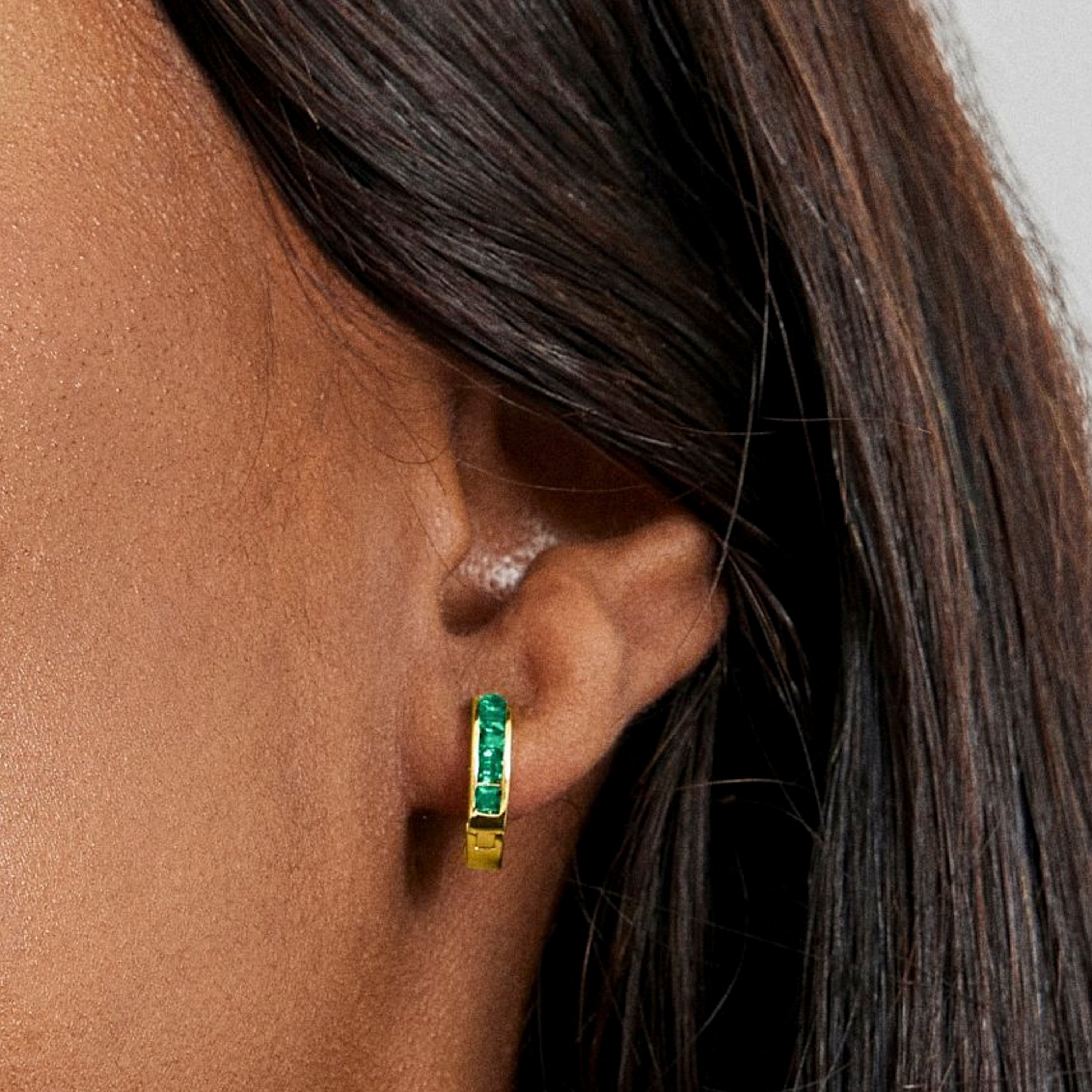 Boucles d'oreilles de 9mm de diamètre avec Zircone Émeraude finition Or Jaune 18K - Wudya