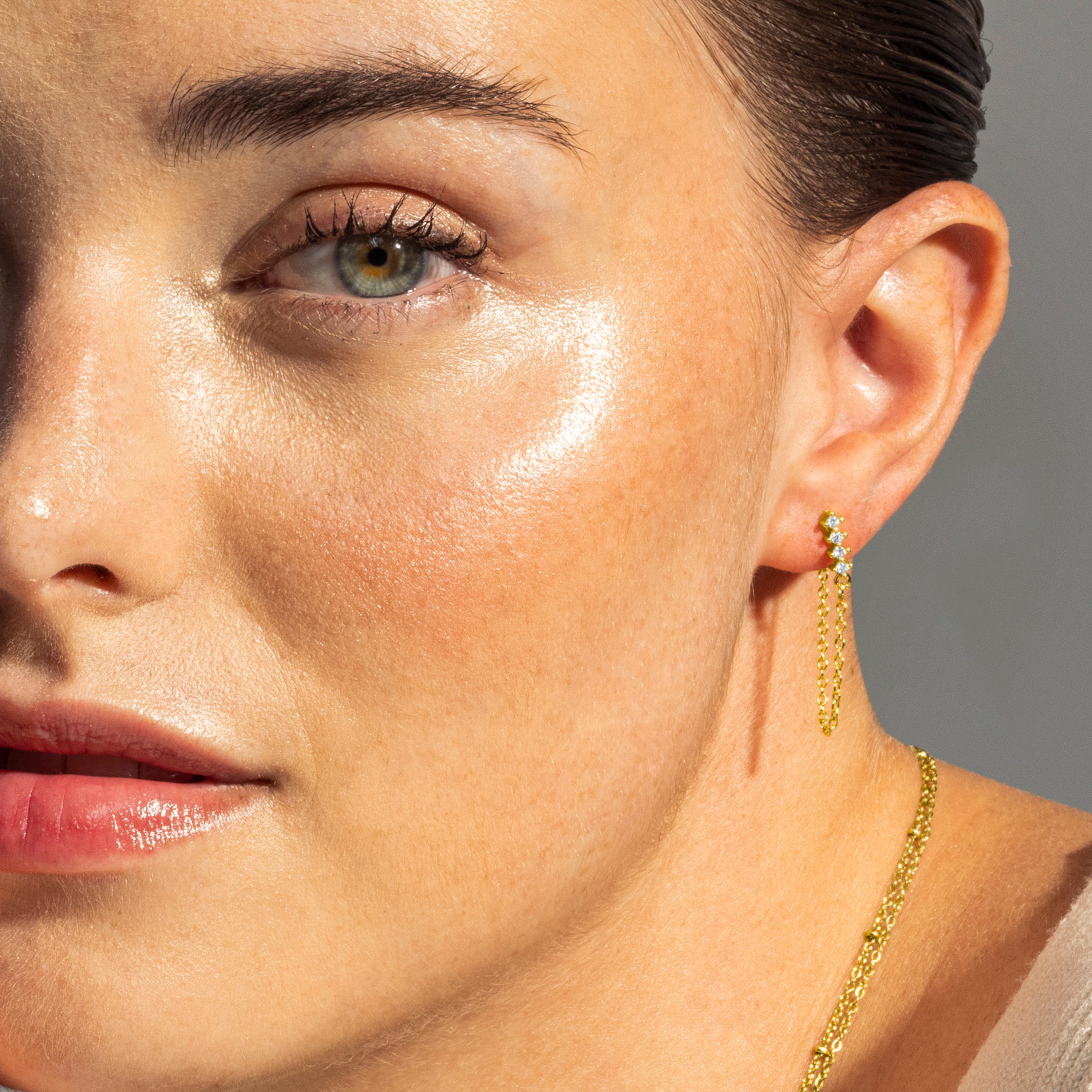 Brincos acabados em ouro amarelo 18K - Unasa