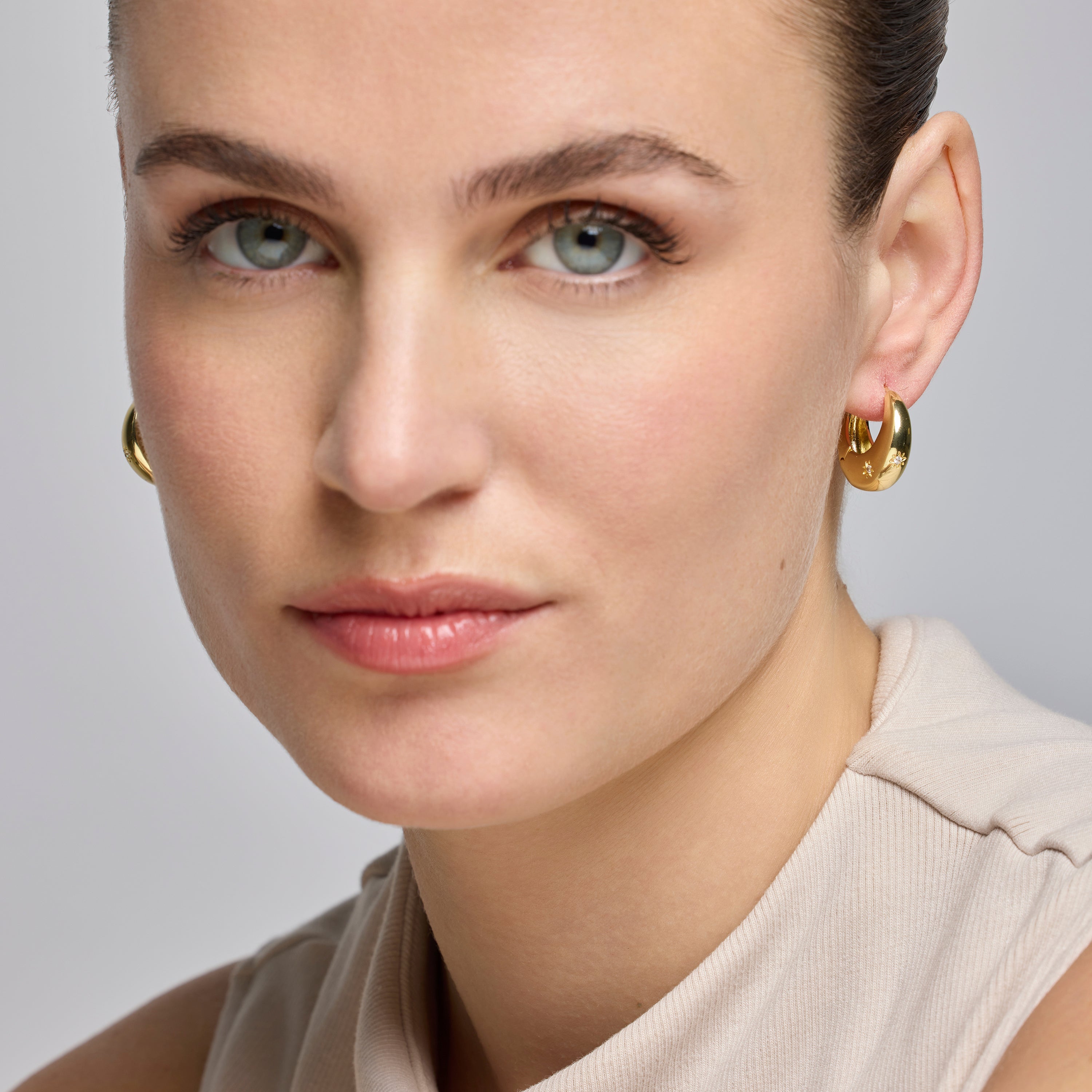 Ohrringe mit glänzendem Zirkonia, 18k Gold-Finish - Ricia