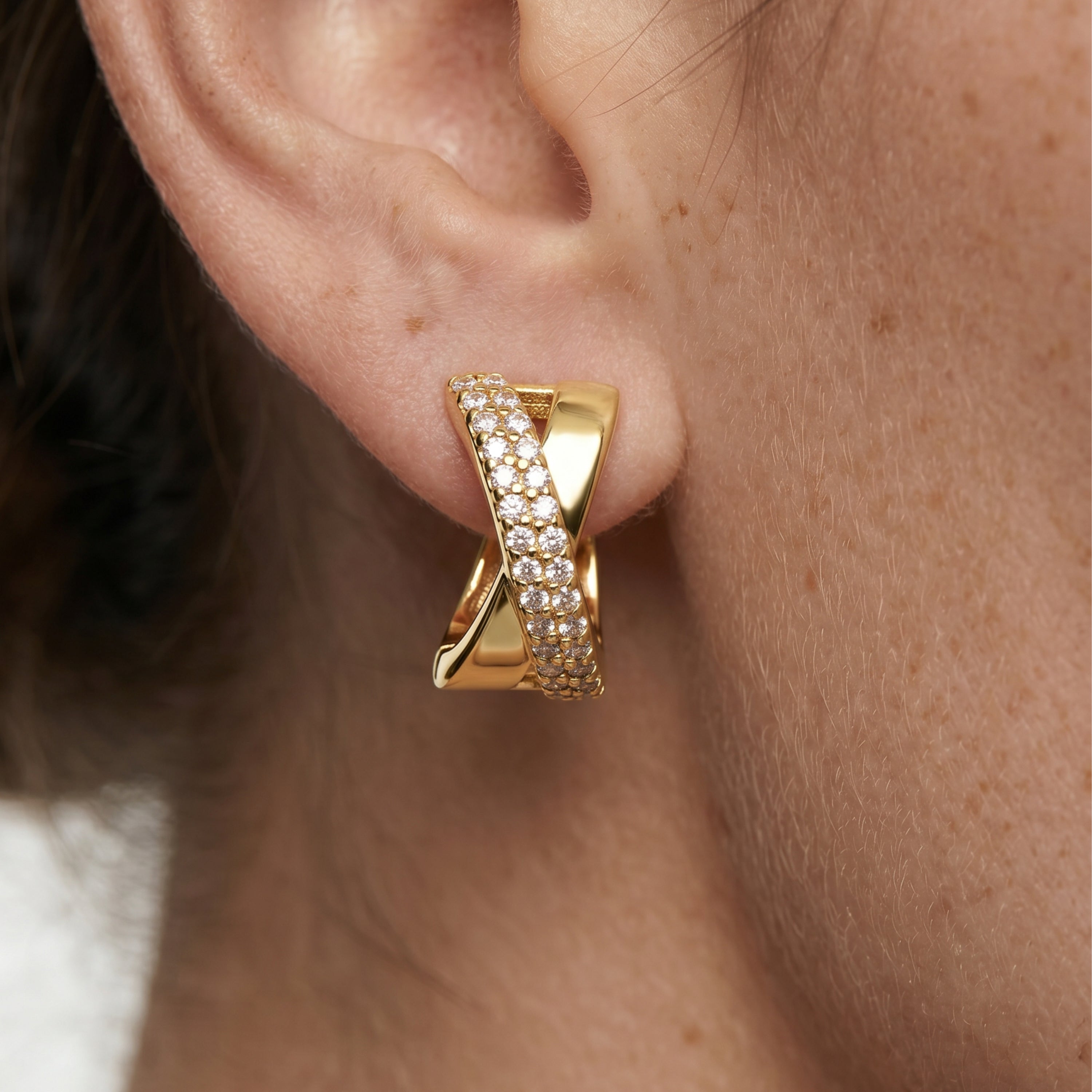 Brillanter Zirkonia-Ohrring mit 18k Gelbgold-Finish - Ihade