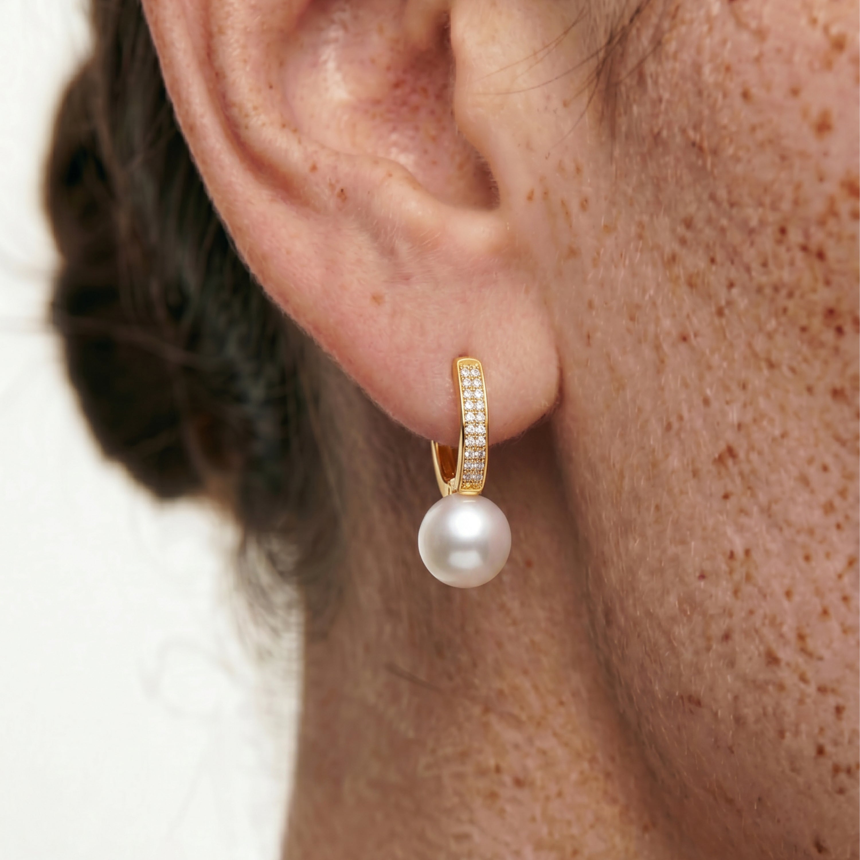 Boucles d'oreilles en perle blanche finition or jaune 18 carats - Otalne
