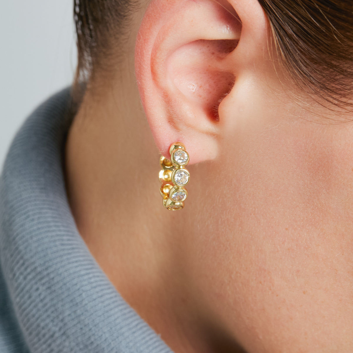 Orecchini con zircone brillante con finitura in oro giallo 18 carati - Aru