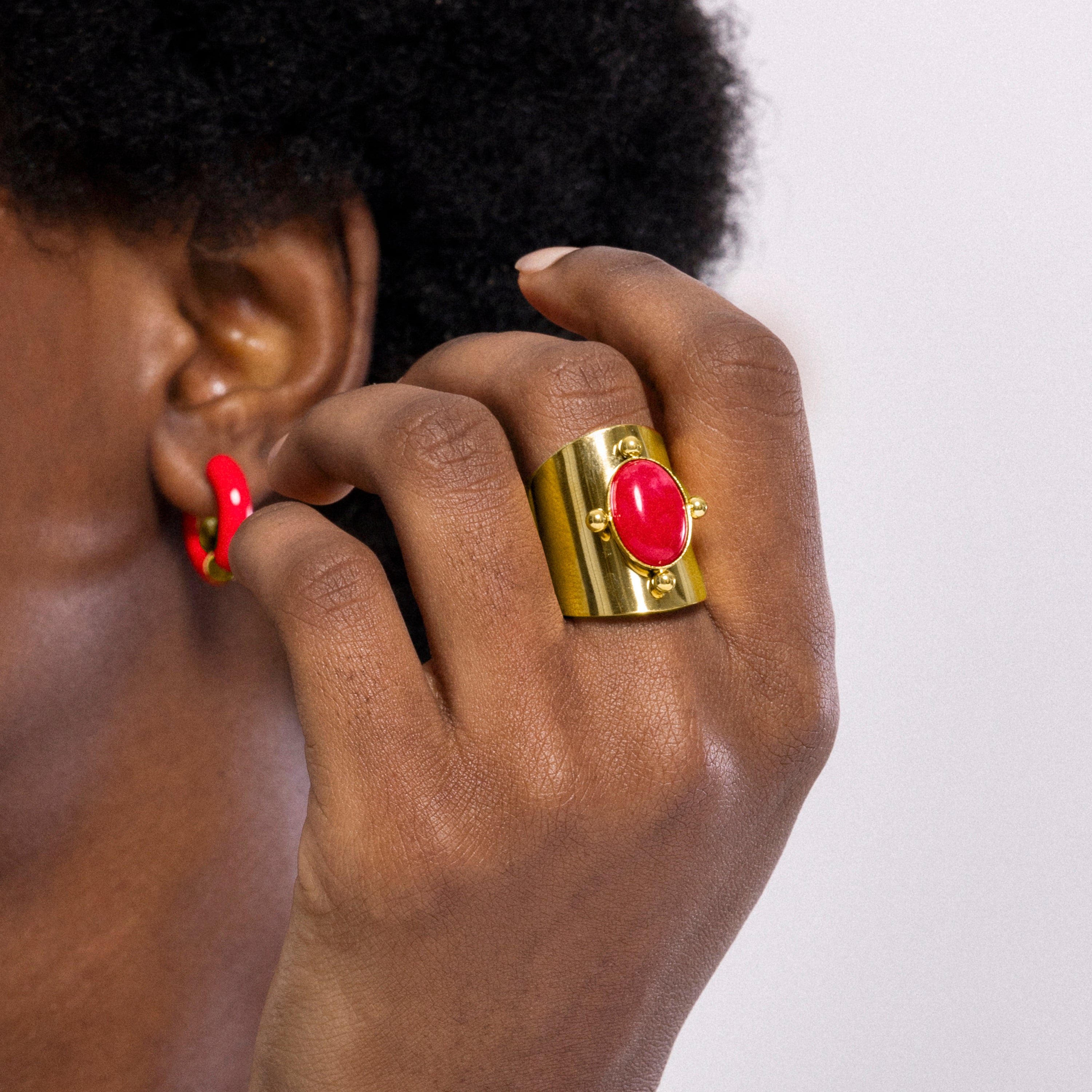 Anel de Coral com acabamento em ouro amarelo 18K - Euvia
