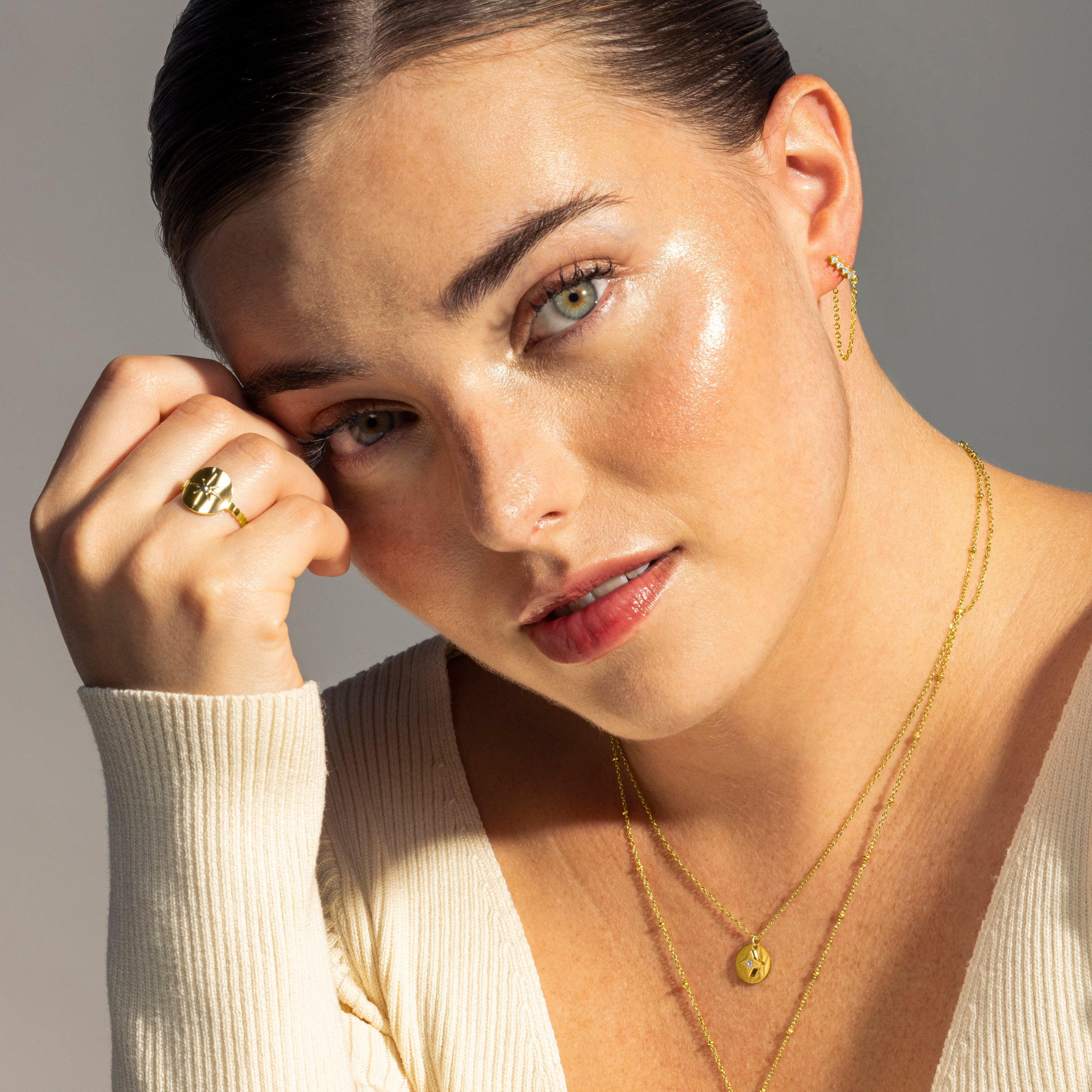 Brilliant Cubic Zirconia Ring finished in 18K Yellow Gold - Leri