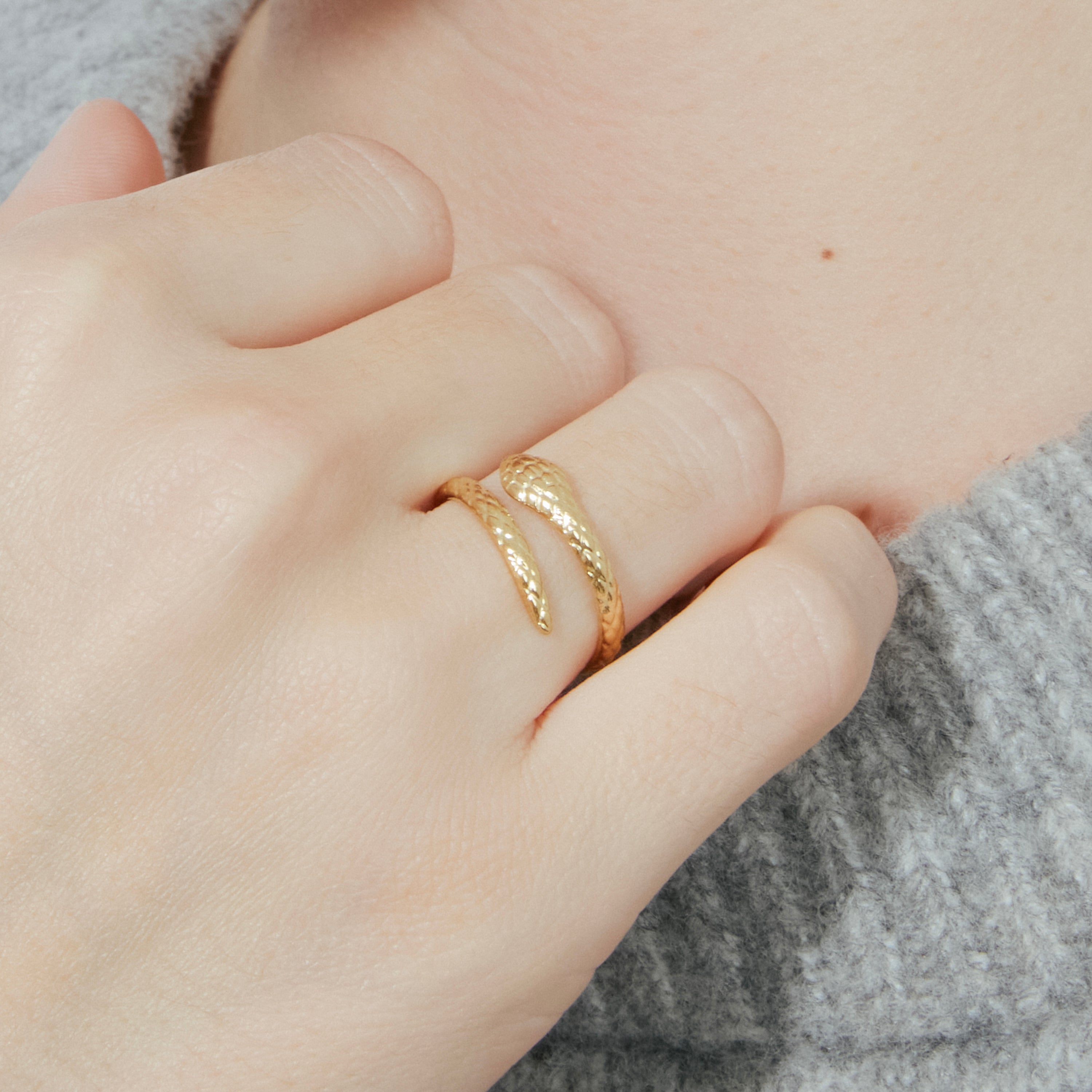 Anel acabado em ouro amarelo 18K - Raxa