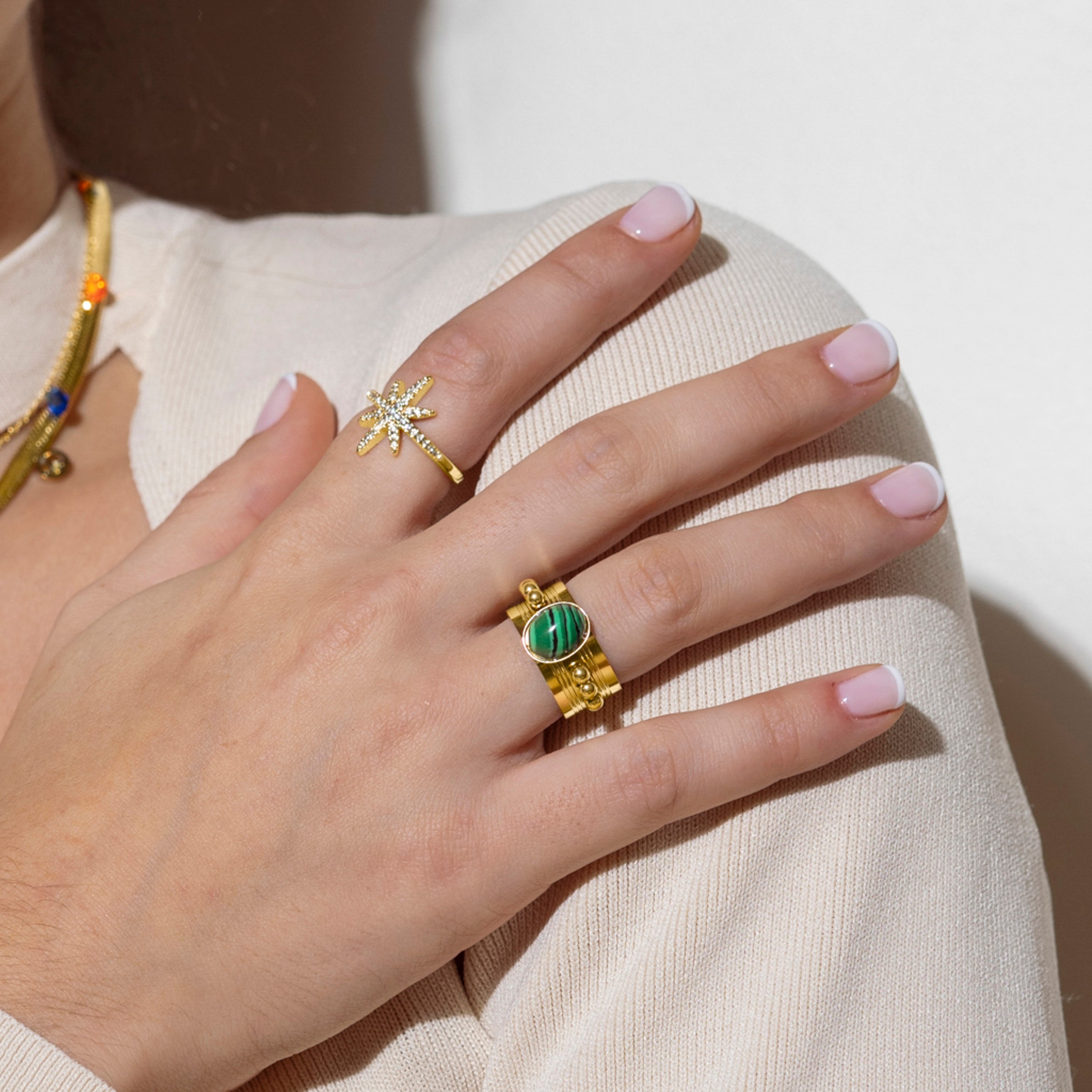 Anillo de Malaquita acabado en oro amarillo 18K- Dadao