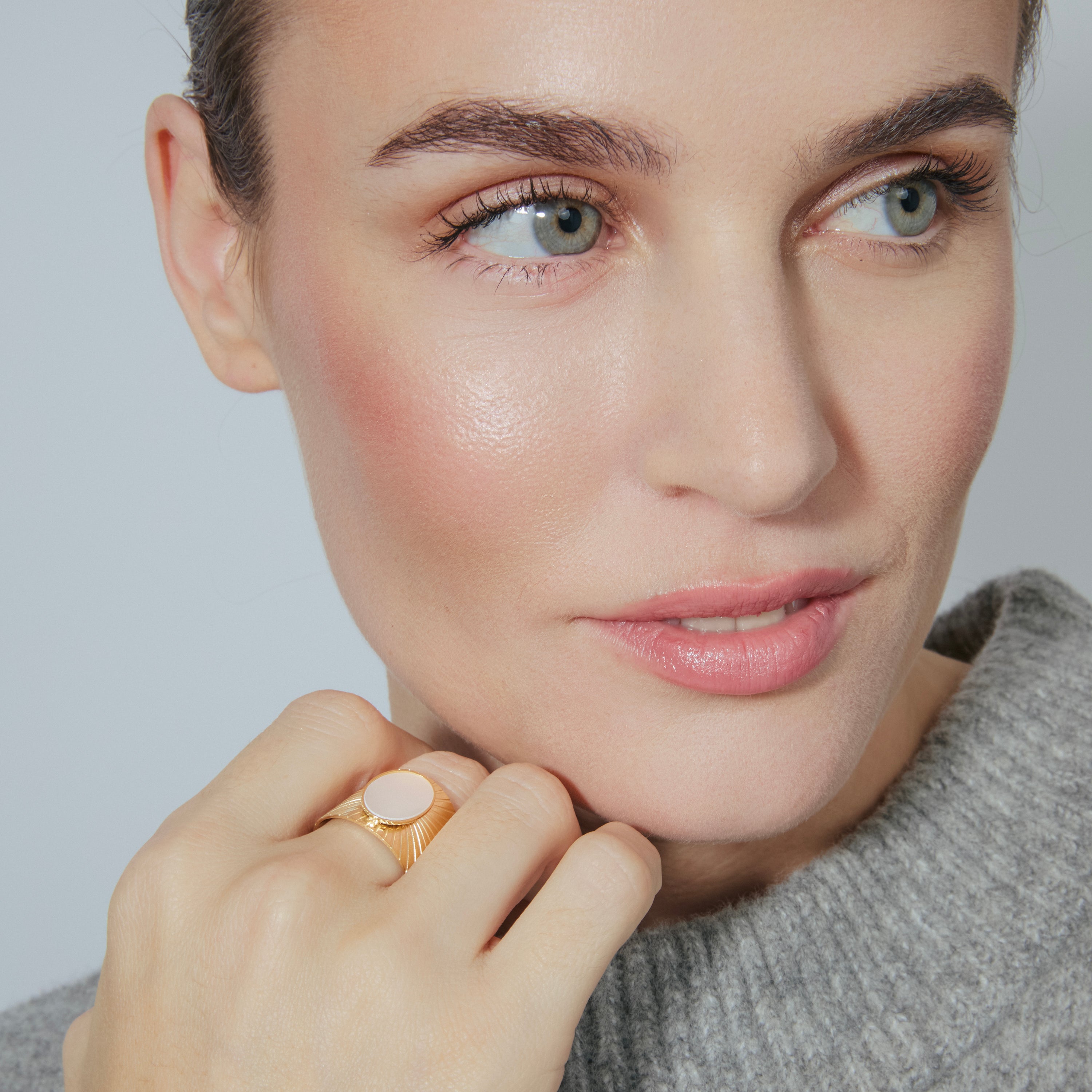 White Mother-of-Pearl Ring finished in 18K yellow gold - Anleh