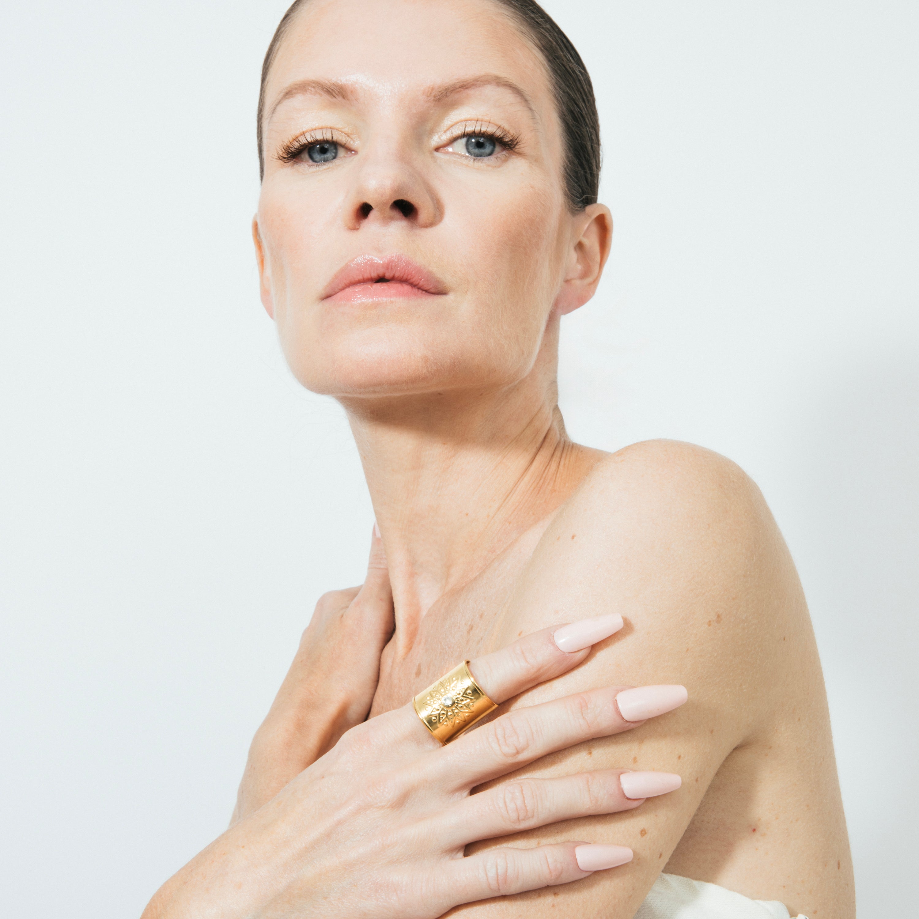 Anillo de Circonita Brillante acabado en oro amarillo 18k - Himbba