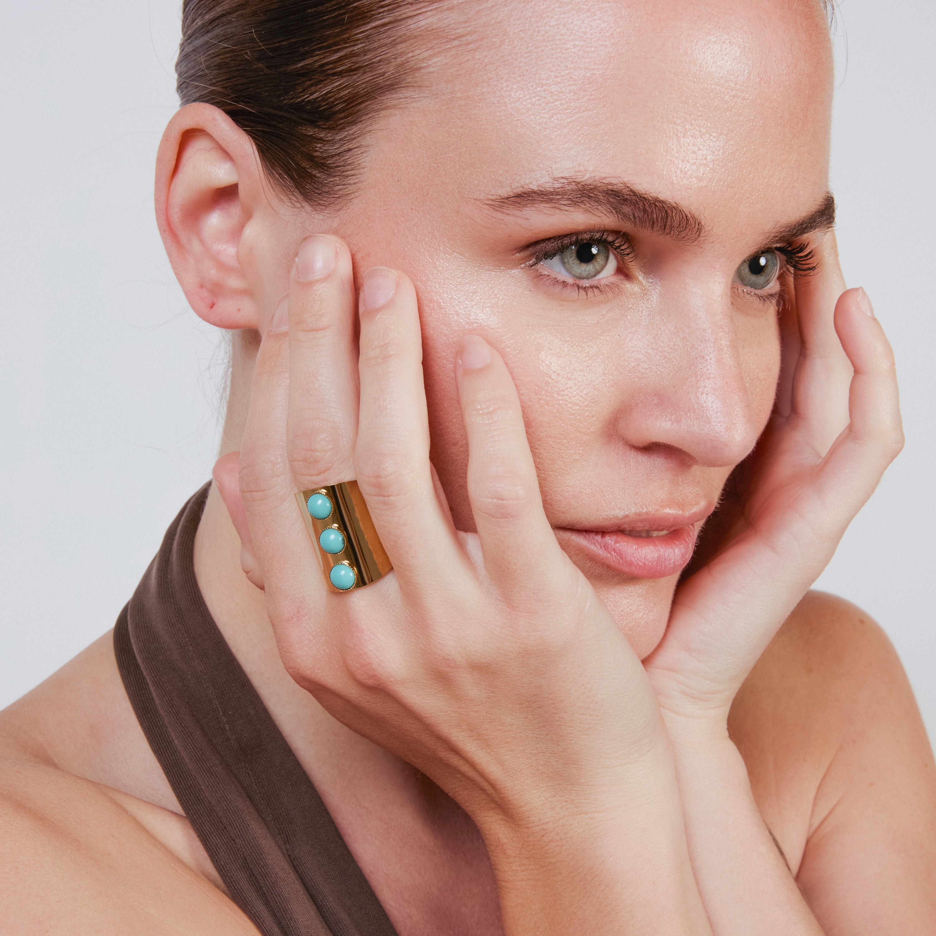 Anel de Turquesa com acabamento em ouro amarelo de 18k - Isum