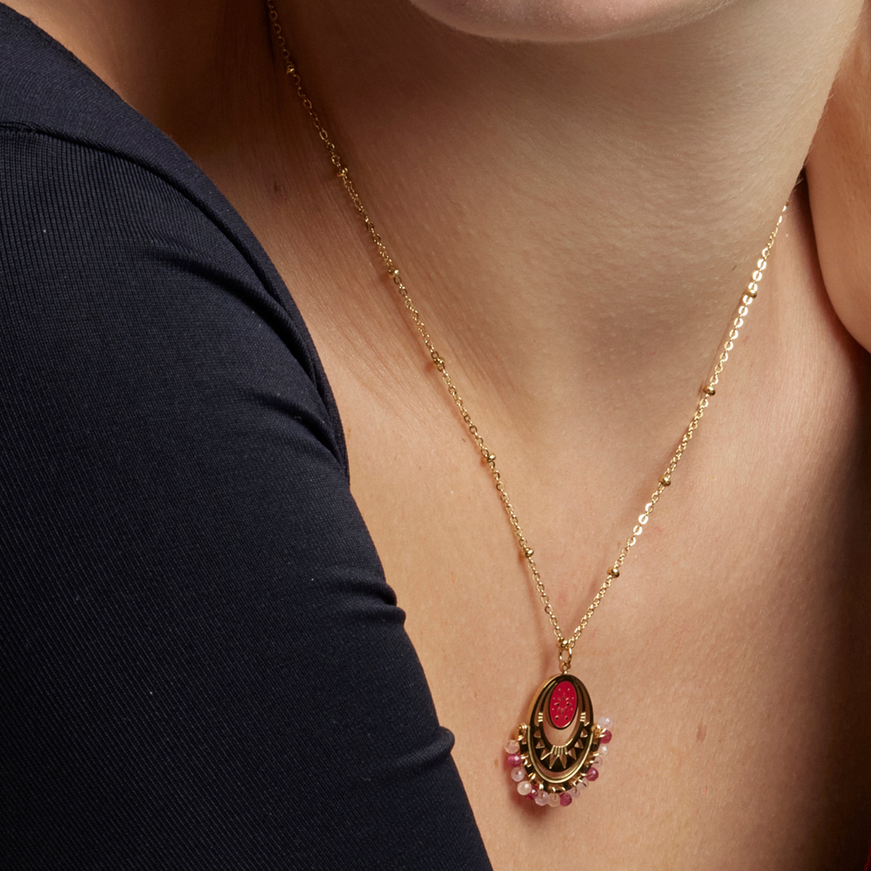 Colar com Cristal Vermelho acabamento em ouro 18k - Moku